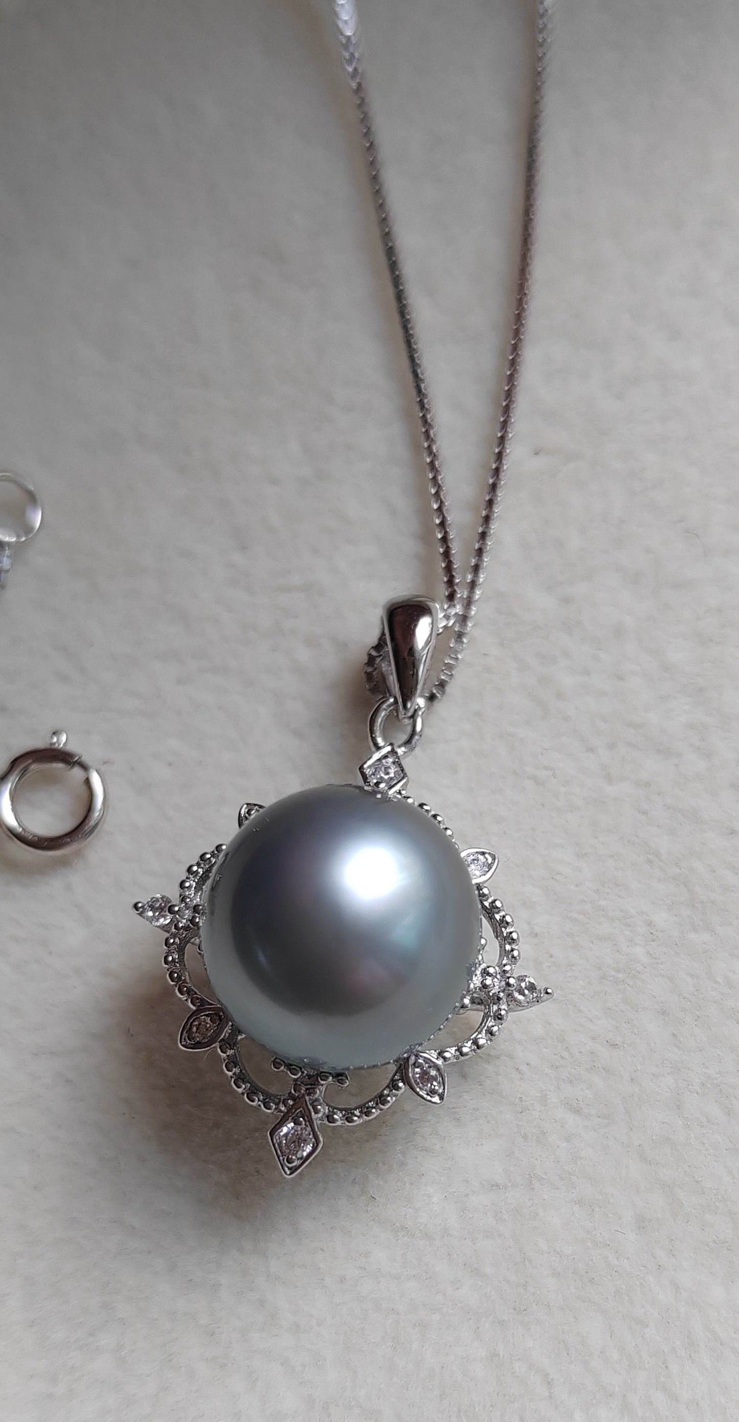 'Modern Rococo' necklace genuine tahitian south sea pearl 10.9mm