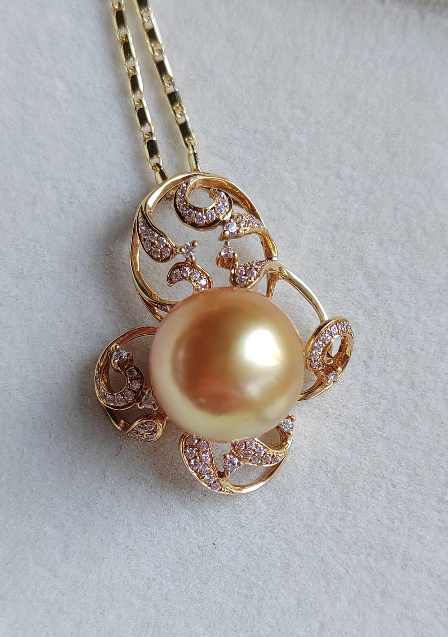 'Rococo' 14k gold pendant genuine golden south sea pearl 12.8mm Round