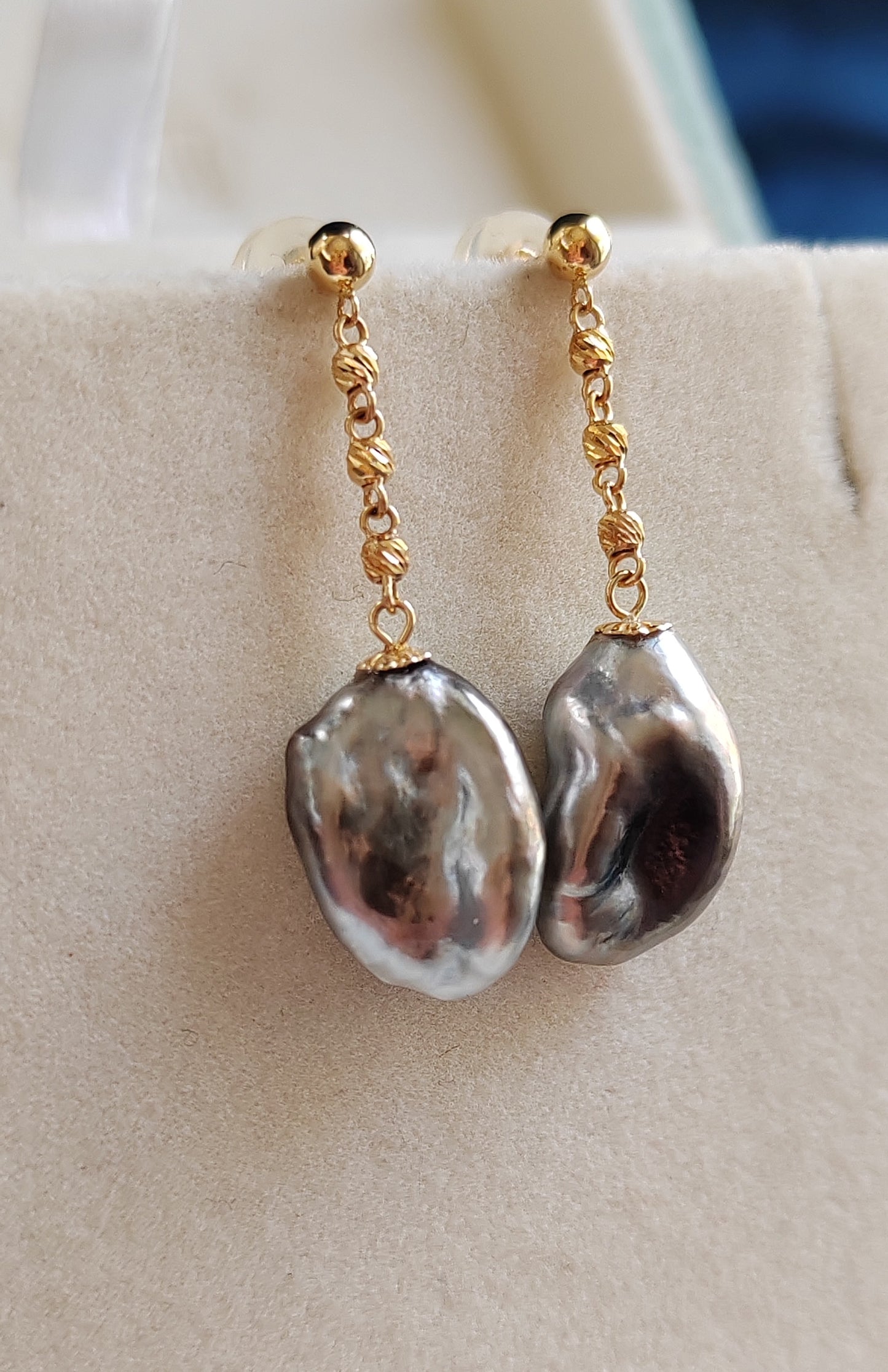 'Nuvole' 18k gold earrings genuine tahitian Keshi pearls timeless elegance