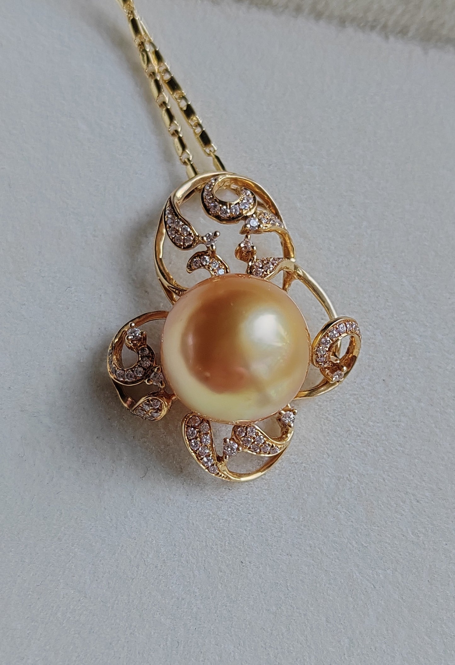 'Rococo' 14k gold pendant genuine golden south sea pearl 12.8mm Round