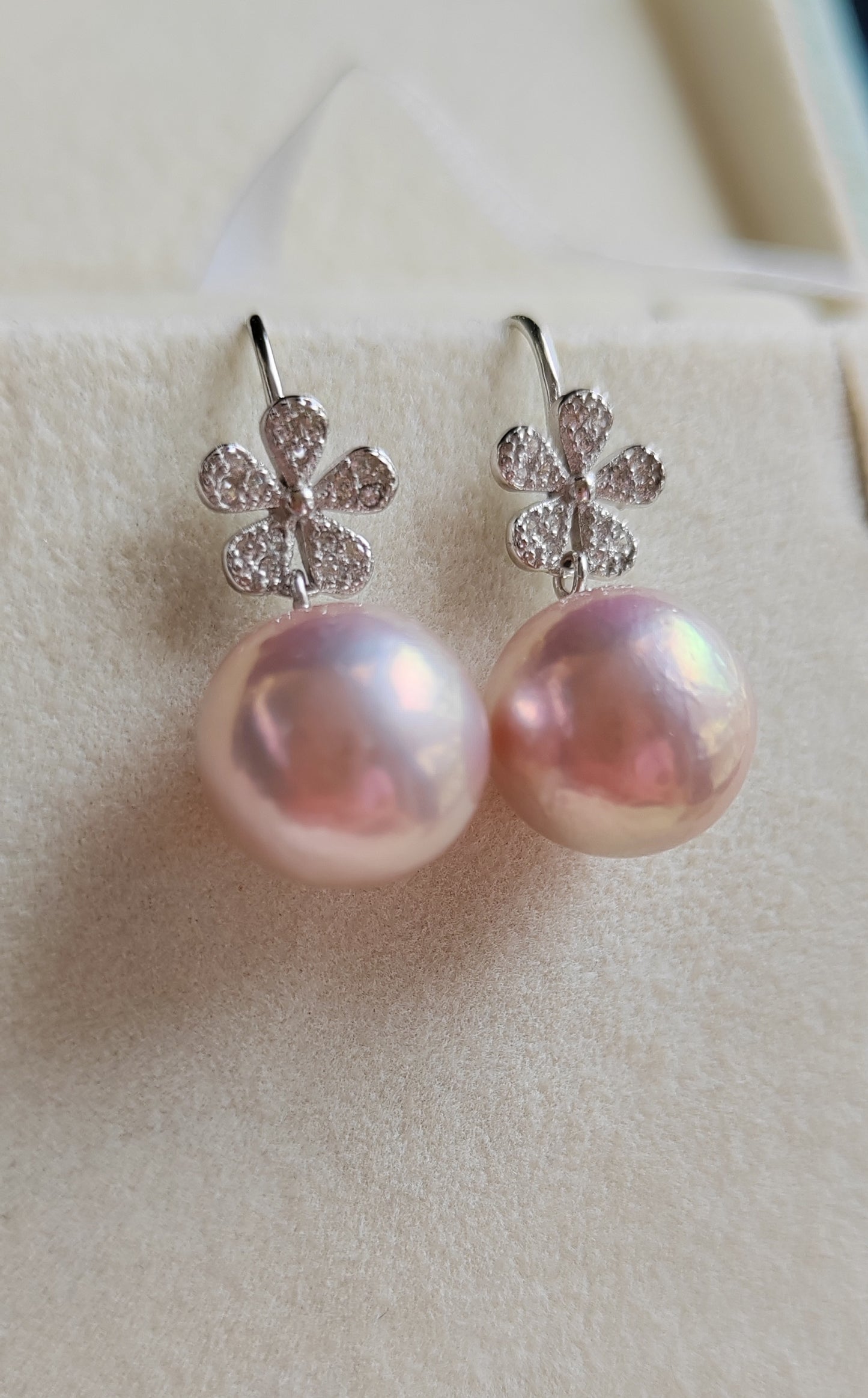 11.4mm Genuine freshwater pearls 'Flowers' earrings