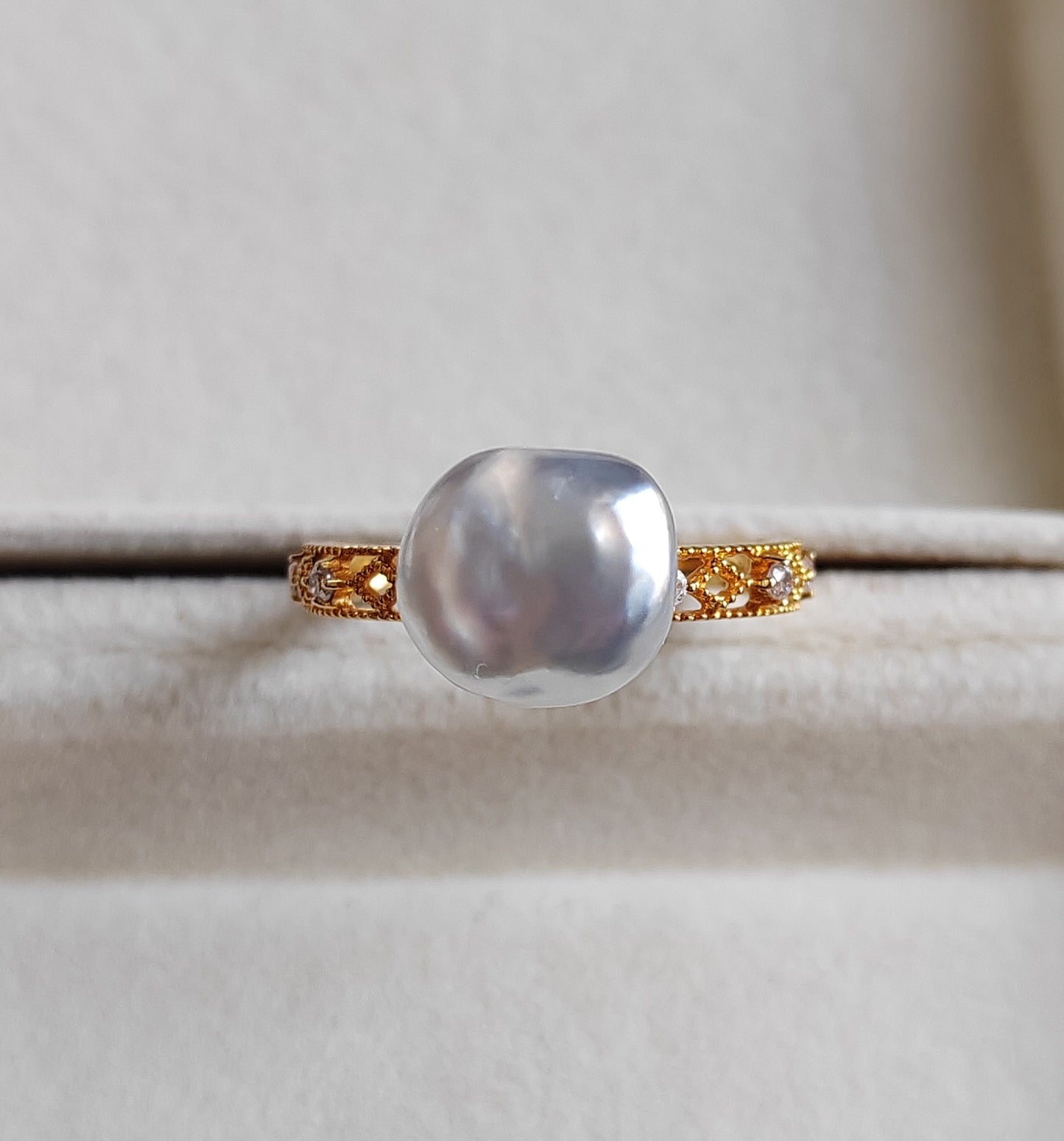 'Wild' Genuine Australian south sea Keshi pearl 18k gold Balletcore ring
