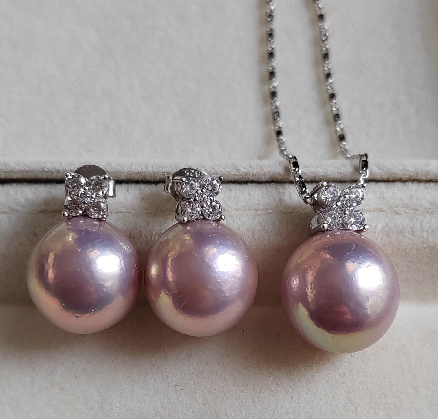 'Silver Clovers' jewelry set Genuine freshwater pearls 13-13.4mm