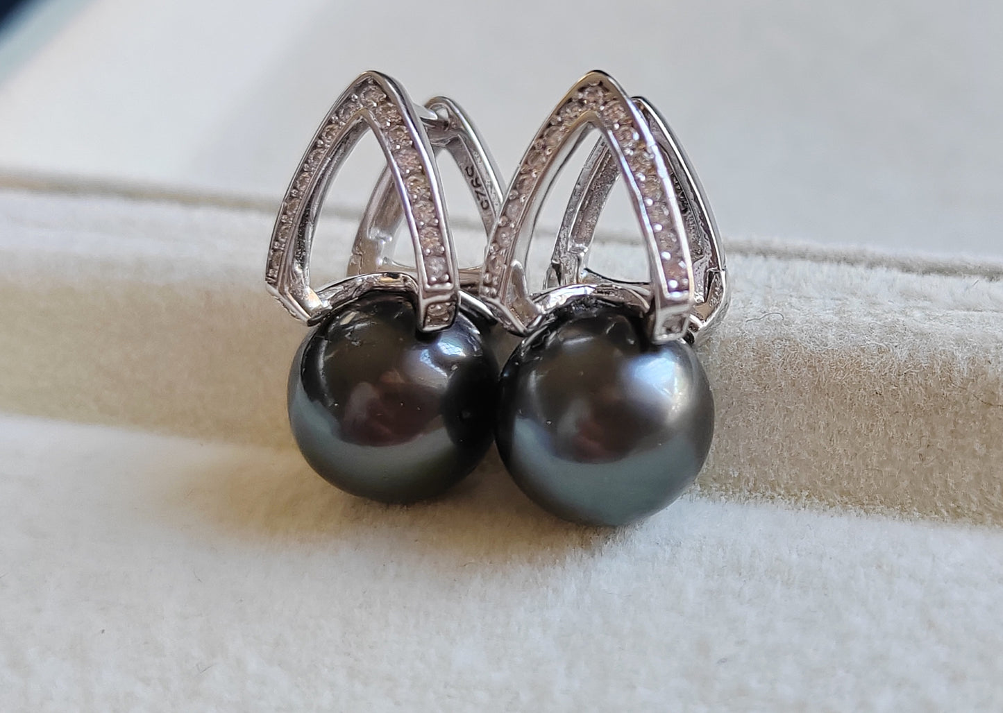 Modern style earrings genuine tahitian south sea pearls 10.4mm round