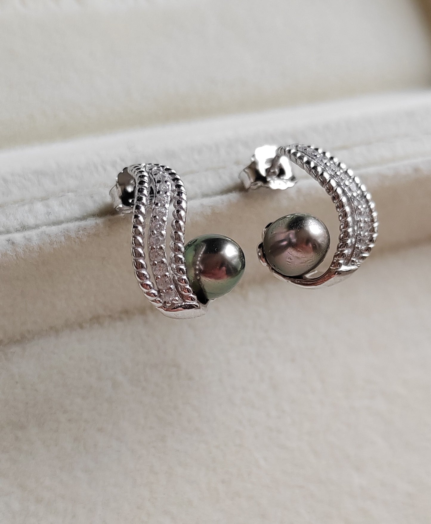 'Wild' earrings genuine Keshi tahitian south sea pearls