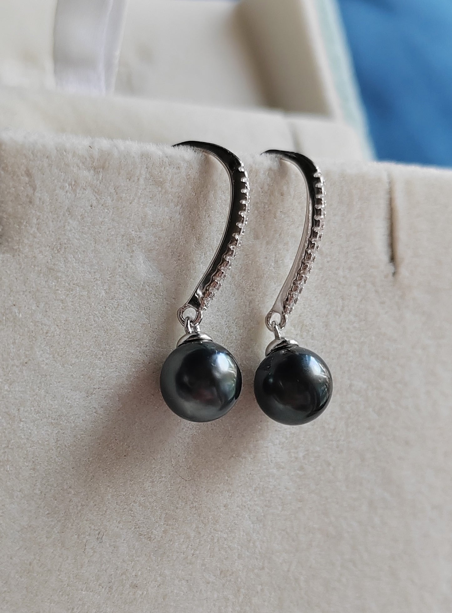 7.7mm Genuine tahitian south sea pearls Round classic dangling earrings