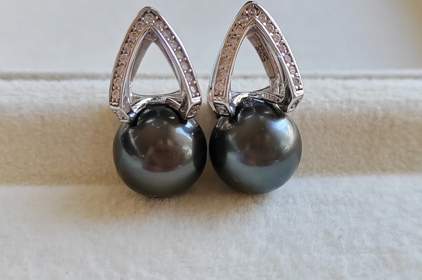 Modern style earrings genuine tahitian south sea pearls 10.4mm round