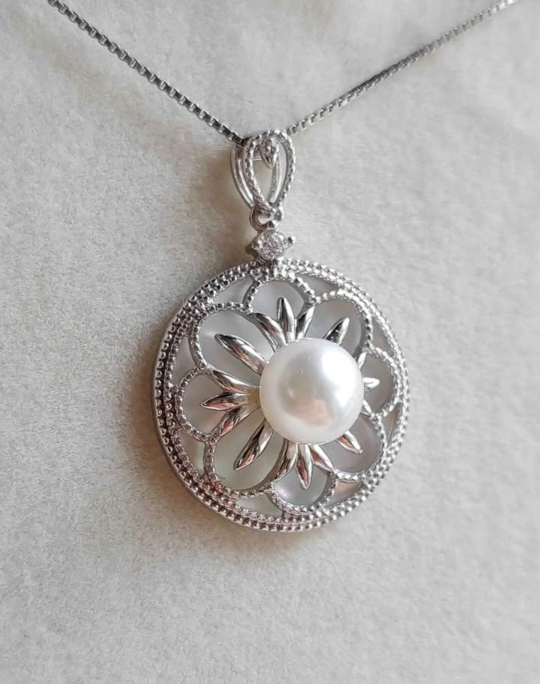 Genuine Japanese akoya pearl & mother of pearl necklace
