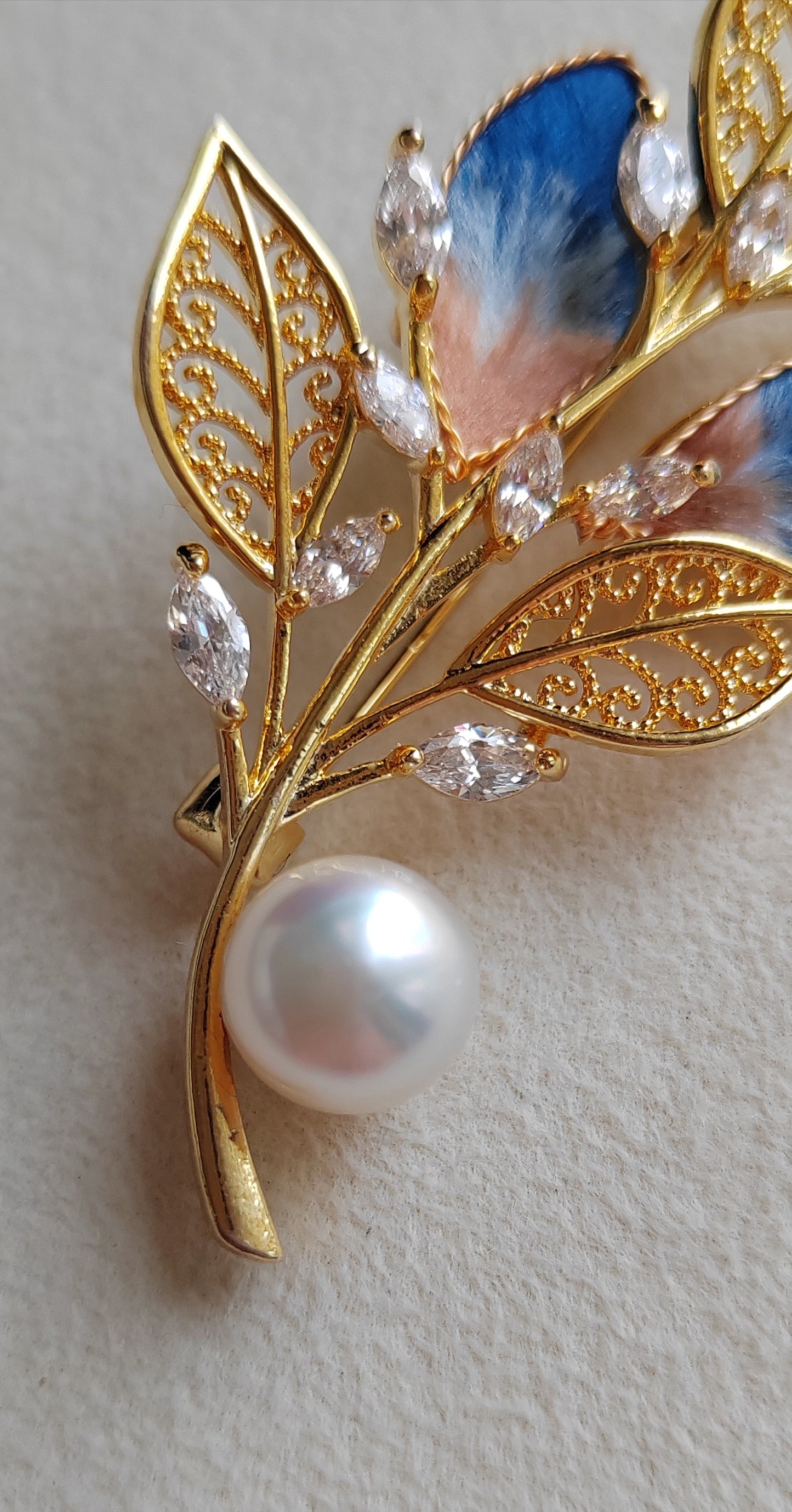 'Early Autumn' brooch genuine south sea white pearl 9.7mm
