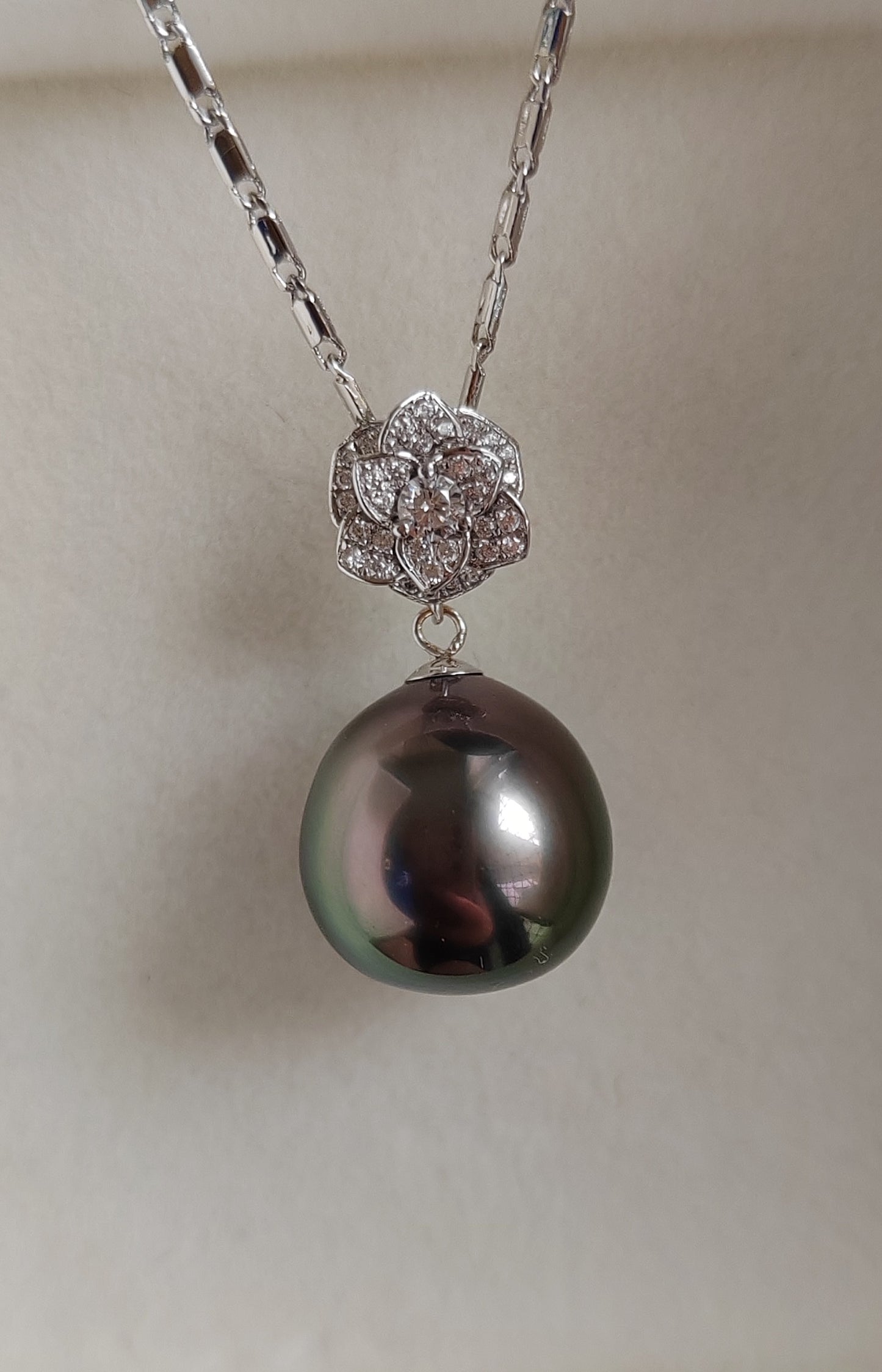 'White Camellia' 18k white gold pendant genuine Mangareva tahitian dea pearl 11.7x12.1mm