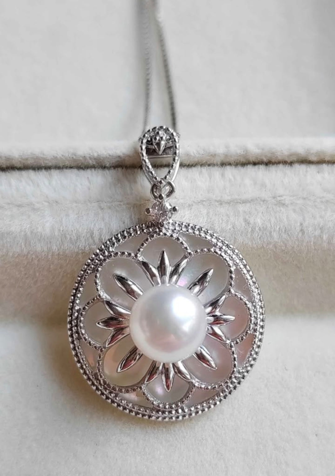 Genuine Japanese akoya pearl & mother of pearl necklace