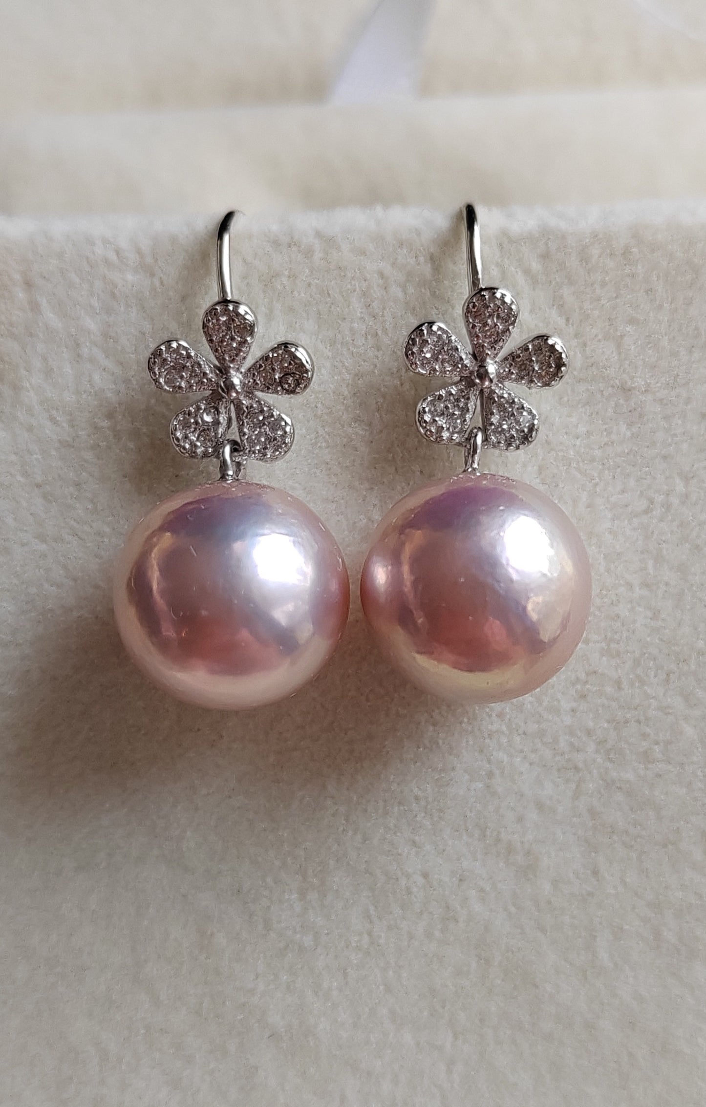 11.4mm Genuine freshwater pearls 'Flowers' earrings