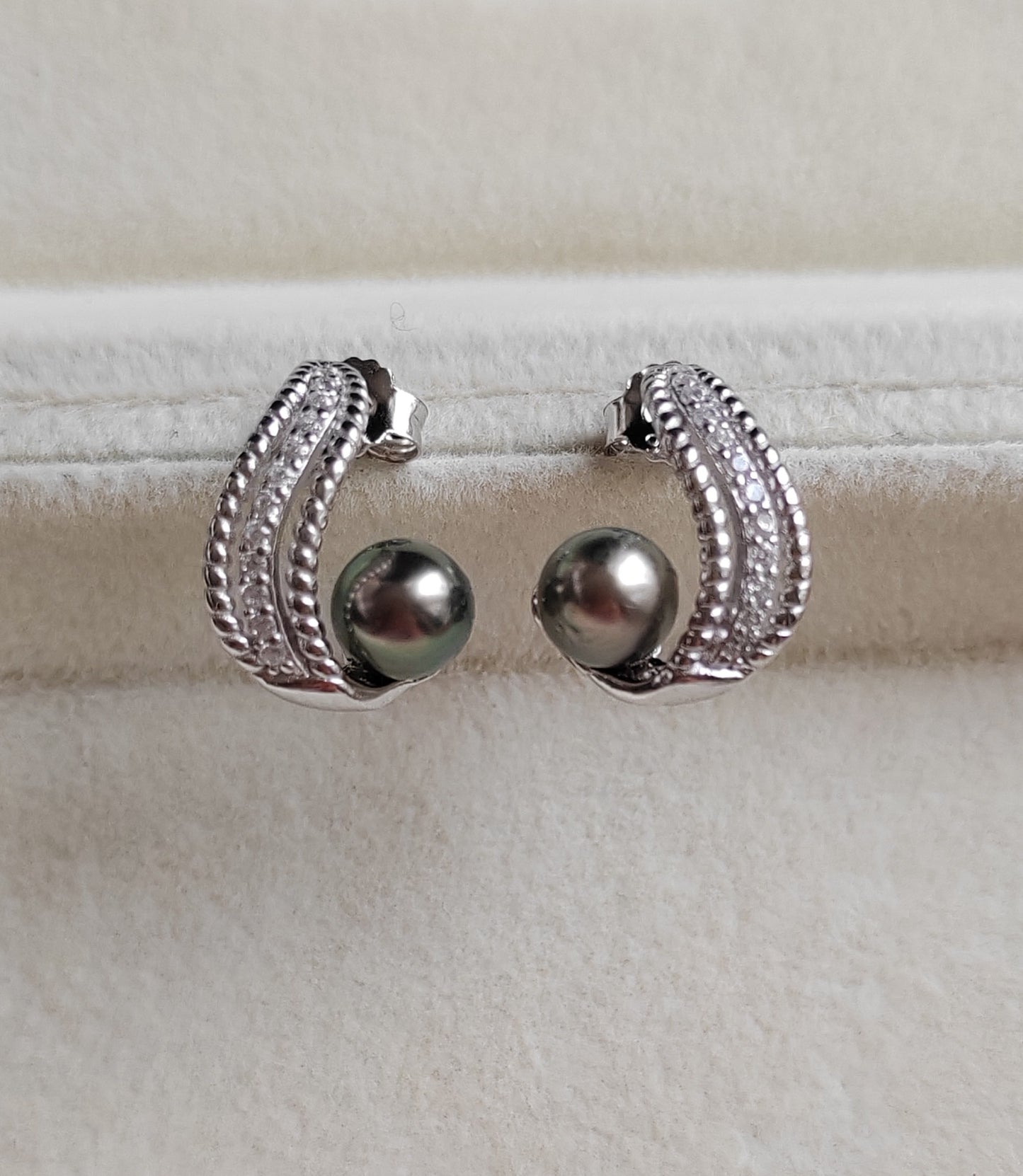 'Wild' earrings genuine Keshi tahitian south sea pearls