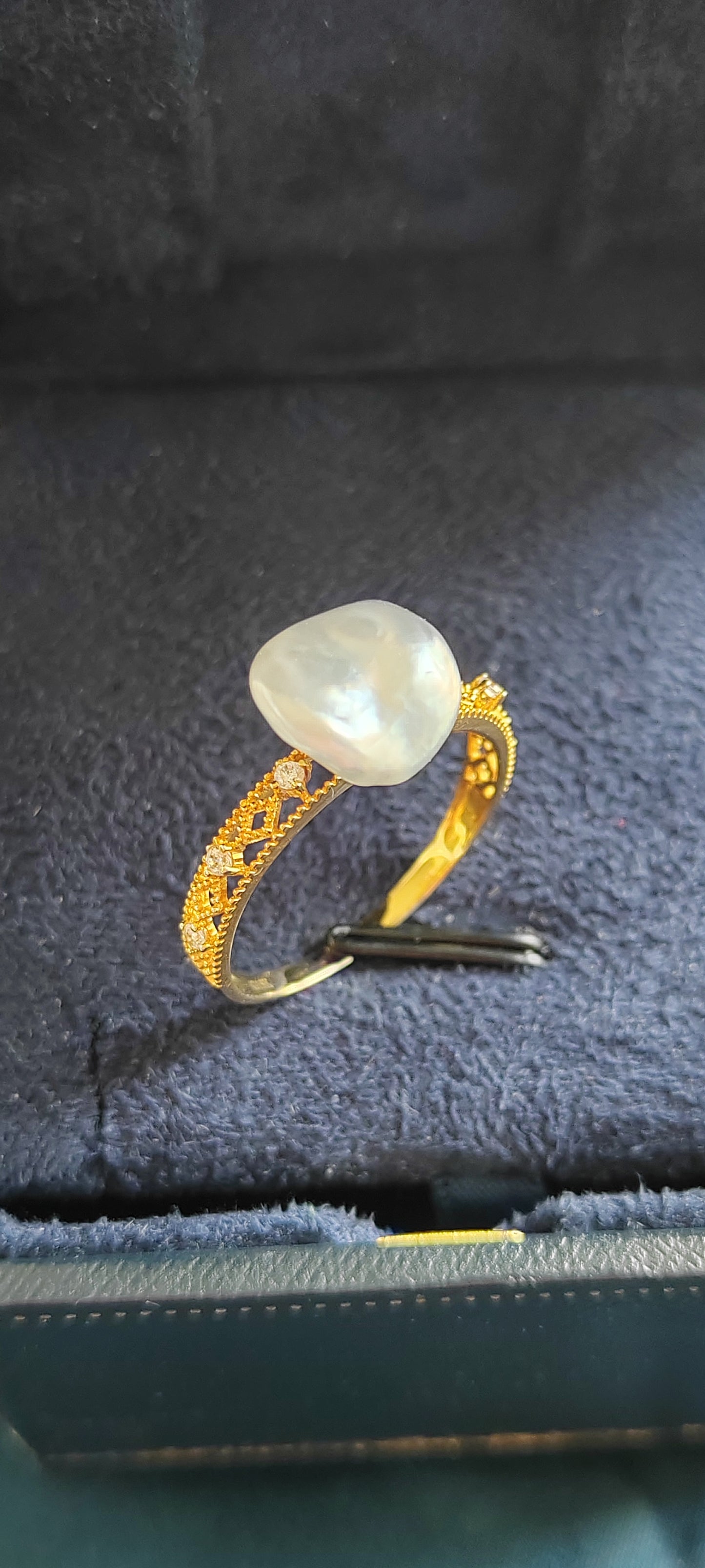 'Wild' Genuine Australian south sea Keshi pearl 18k gold Balletcore ring