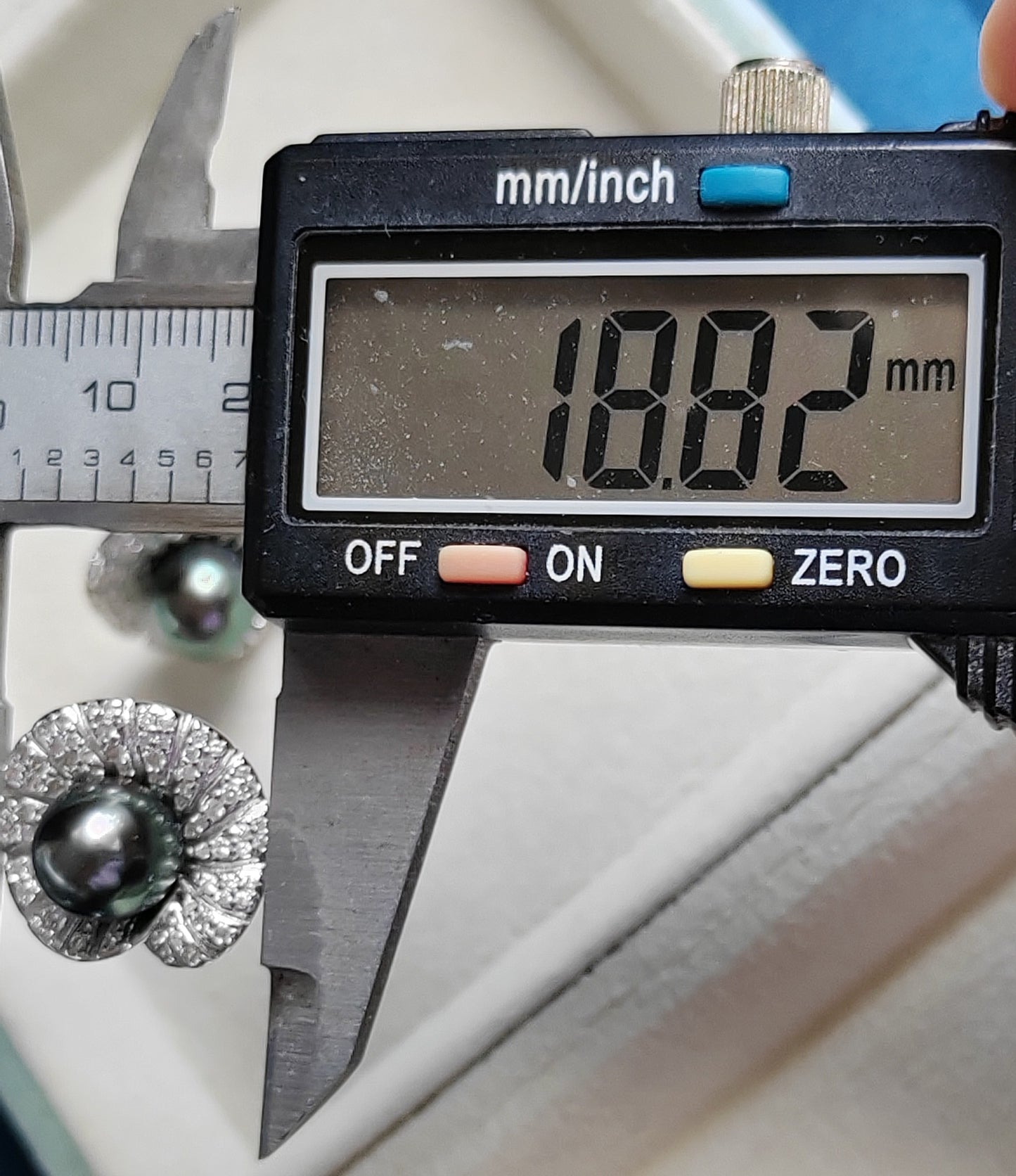 'Green lotus' earrings genuine tahitian south sea pearls 9.1mm