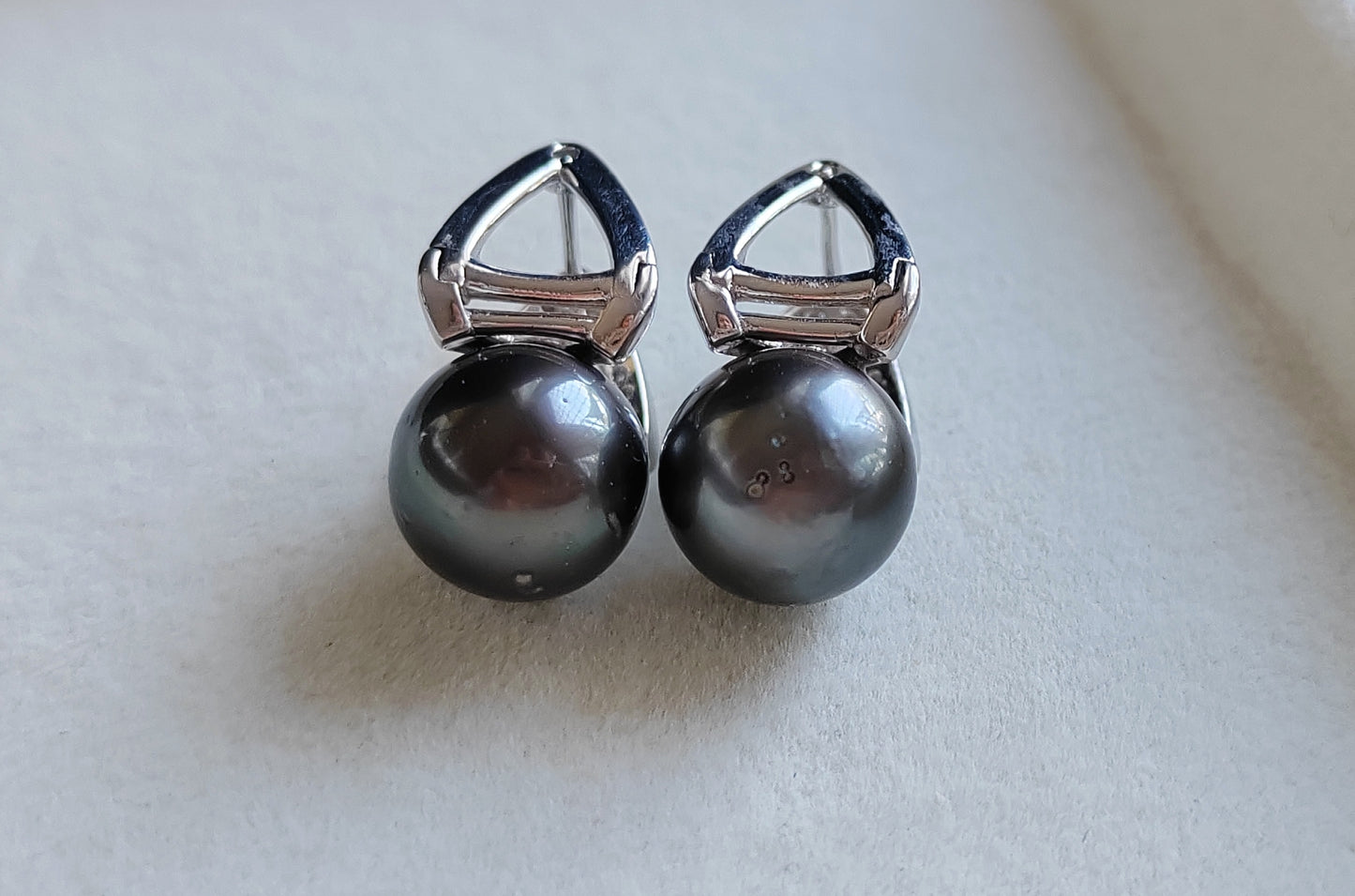 Modern style earrings genuine tahitian south sea pearls 10.4mm round