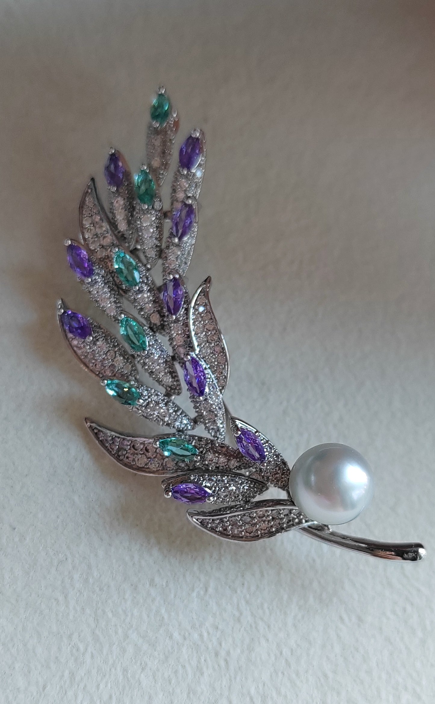 'Violetear' brooch genuine south sea white pearl 9.1mm