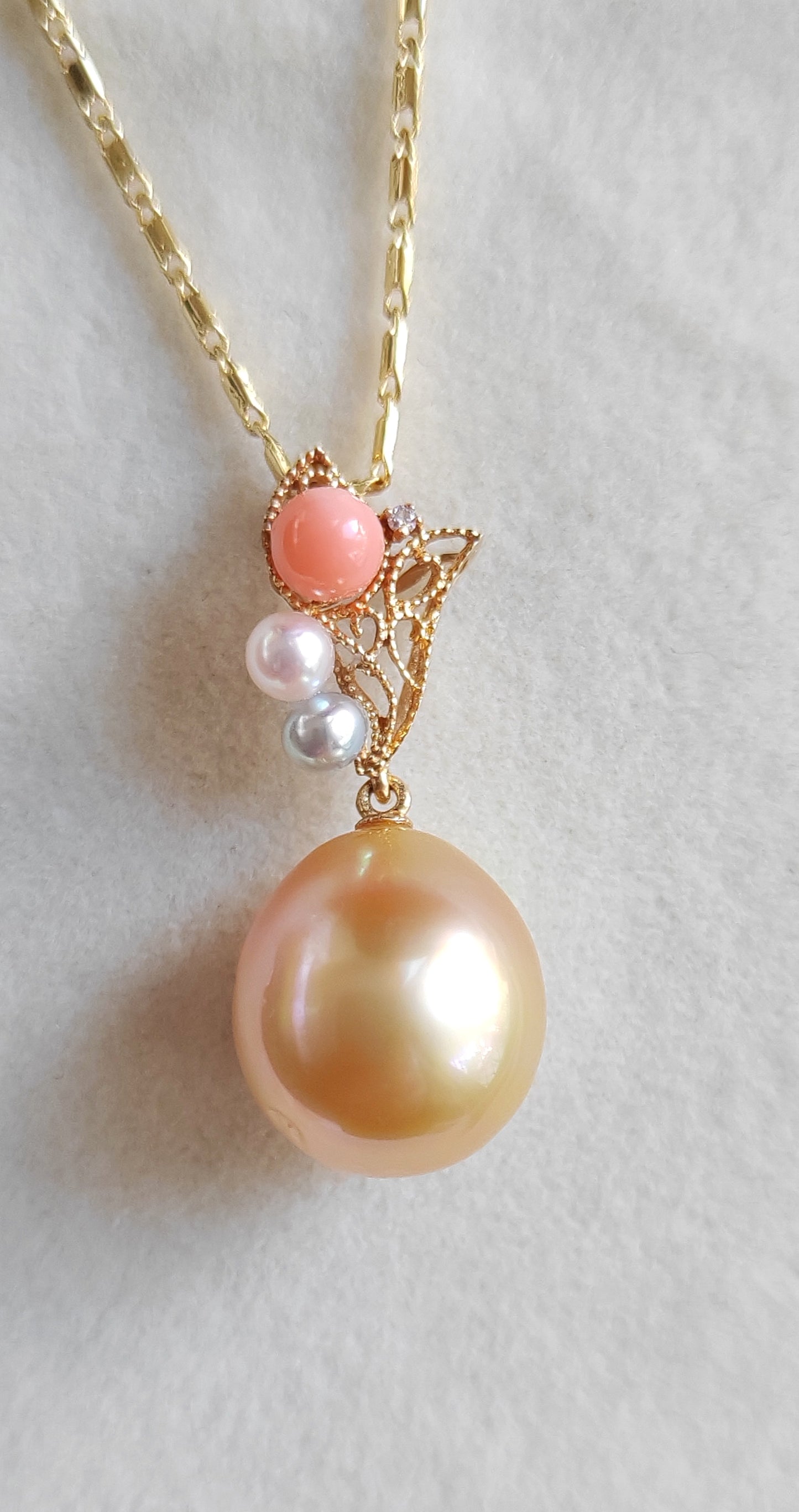'Sunset' 18k gold diamond pendant genuine golden south sea pearl and Coral