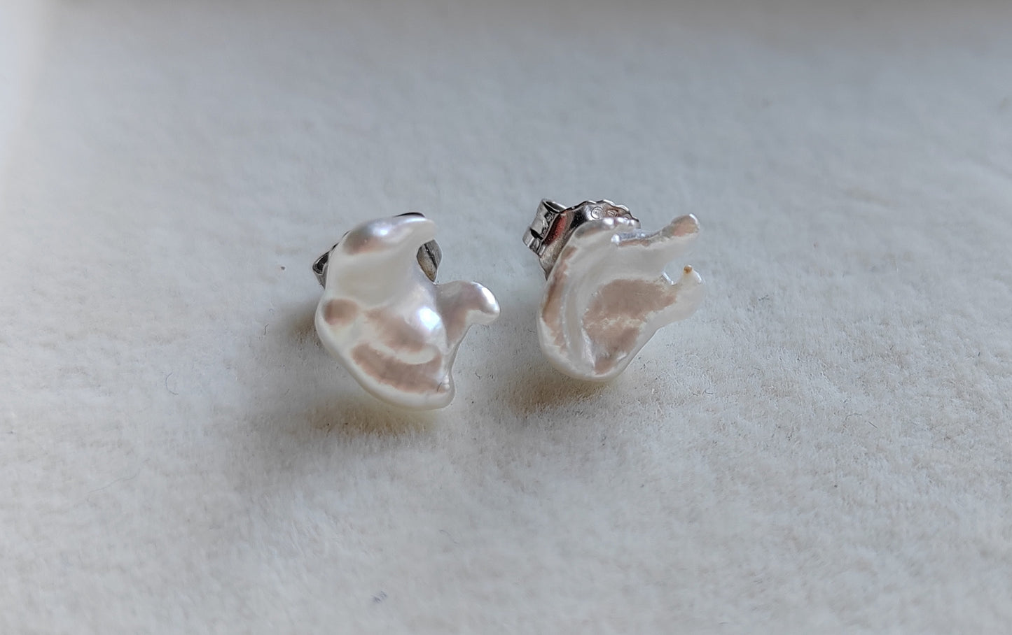 'Wild' earrings studs genuine white south sea Keshi pearls