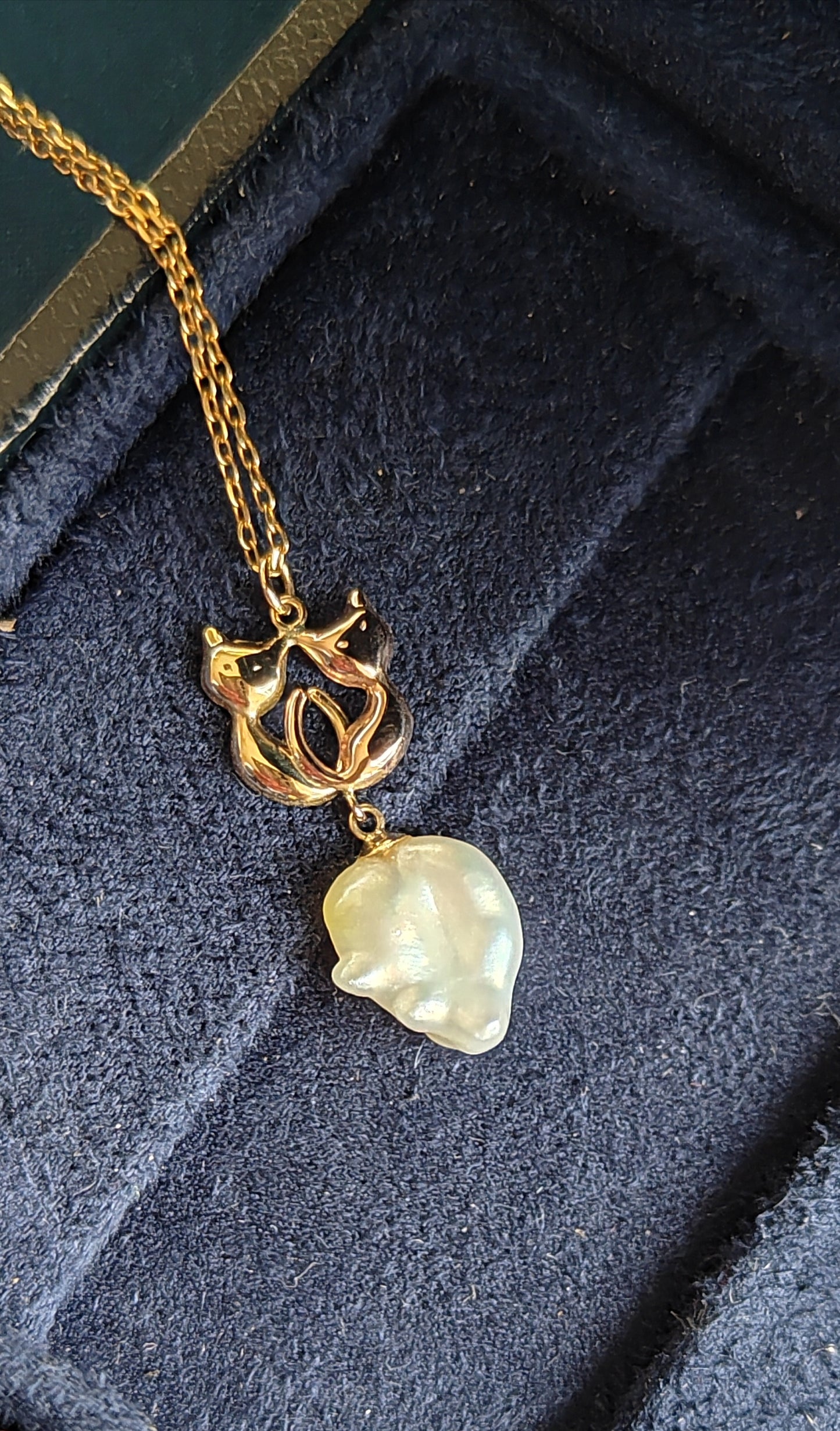 'Wild' Genuine Australian south sea Keshi 'Love cat' 10k necklace