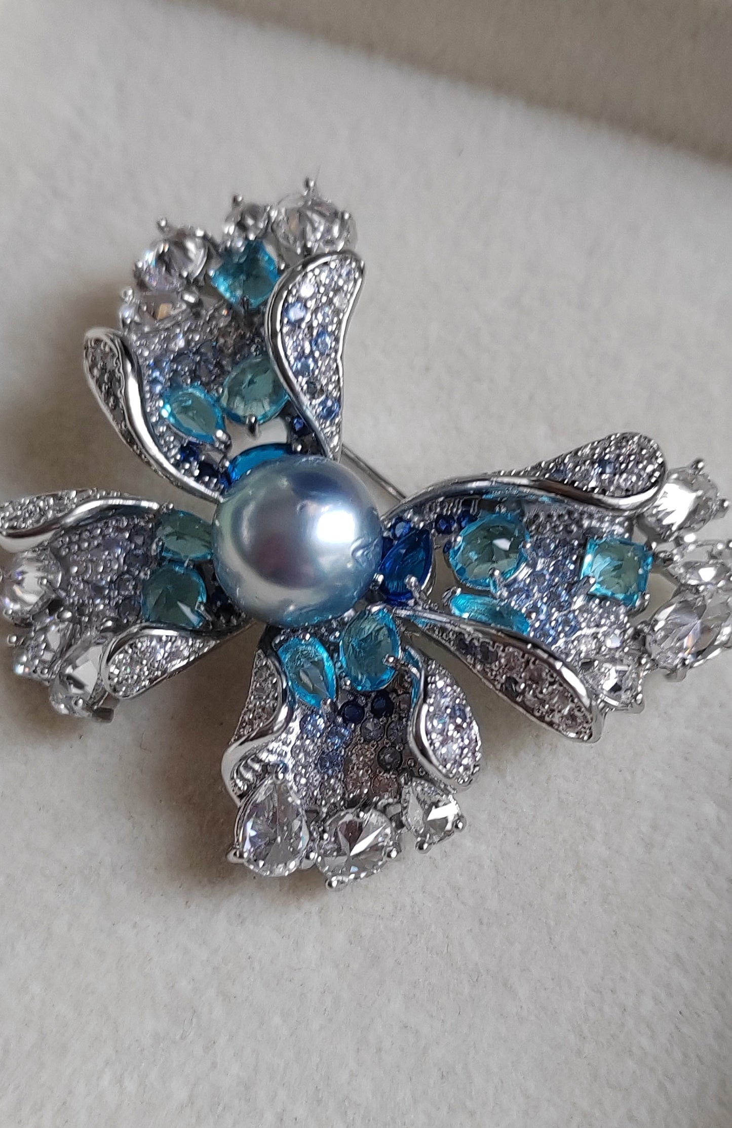 'Blue Butterfly' genuine tahitian sea pearl 10.6mm stunning brooch