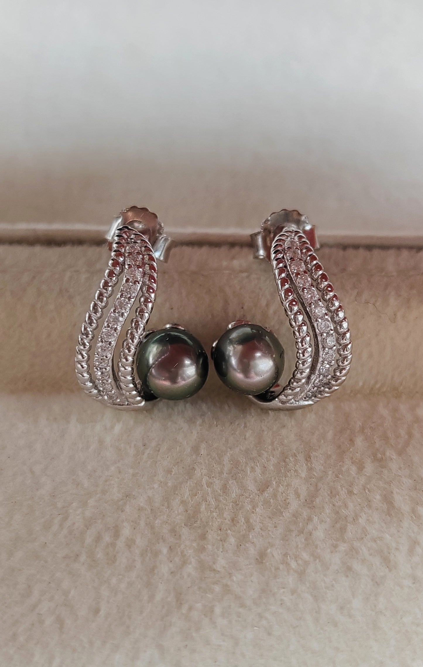 'Wild' earrings genuine Keshi tahitian south sea pearls