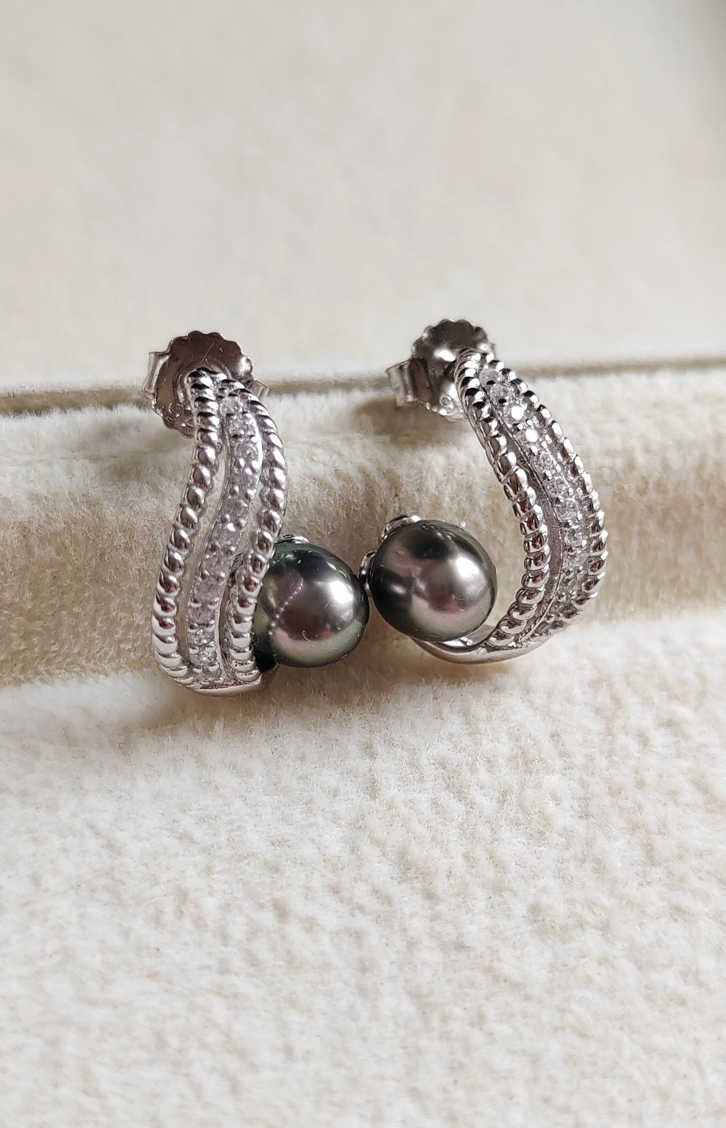 'Wild' earrings genuine Keshi tahitian south sea pearls