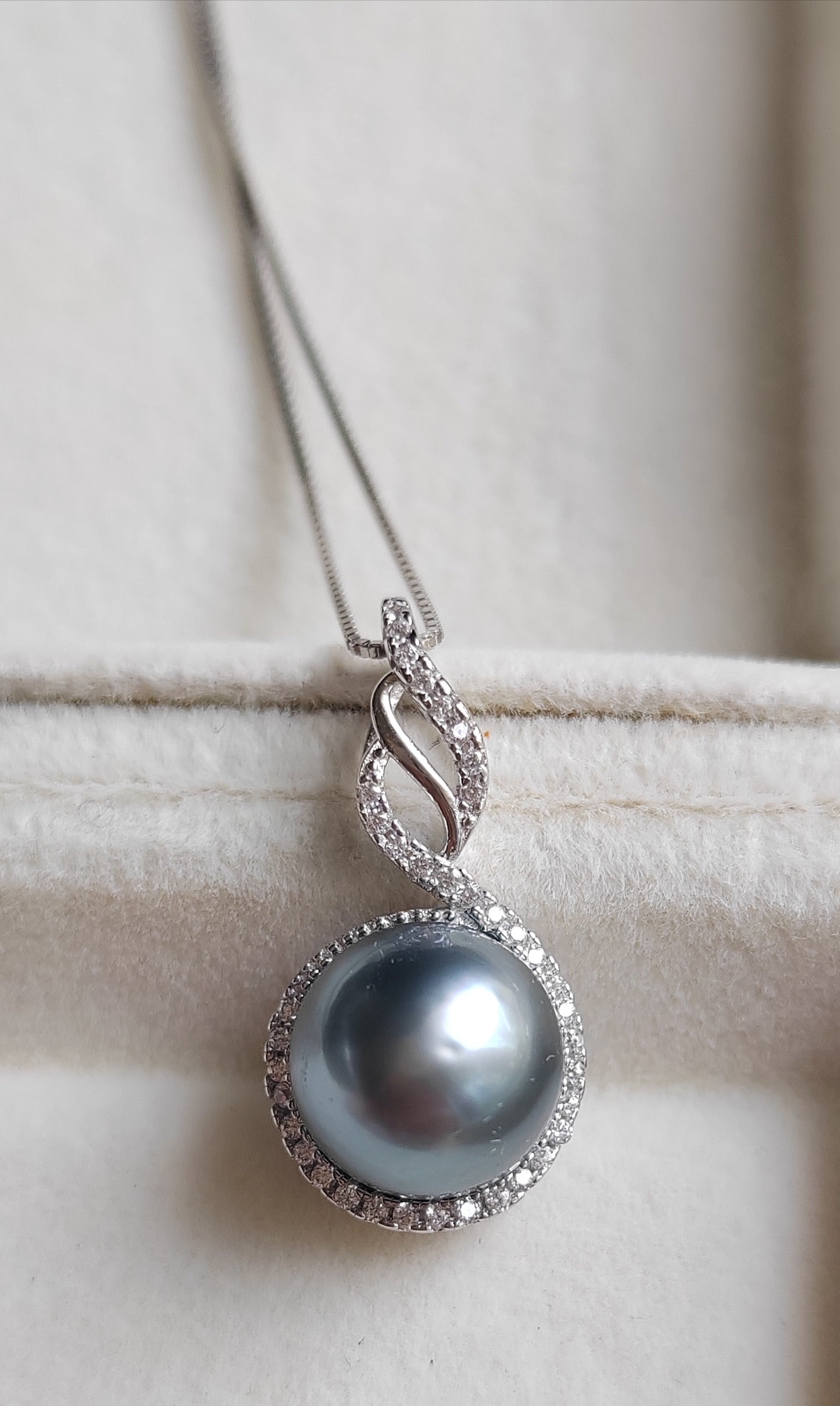 'Silver bird' necklace genuine tahitian south sea pearl 10mm