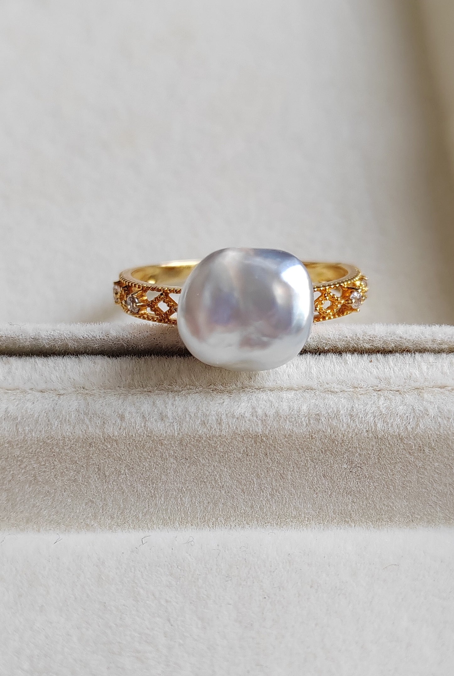 'Wild' Genuine Australian south sea Keshi pearl 18k gold Balletcore ring