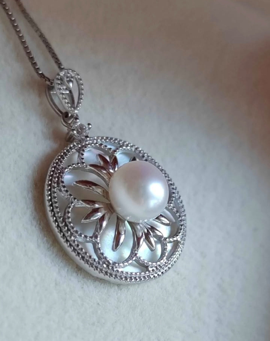 Genuine Japanese akoya pearl & mother of pearl necklace