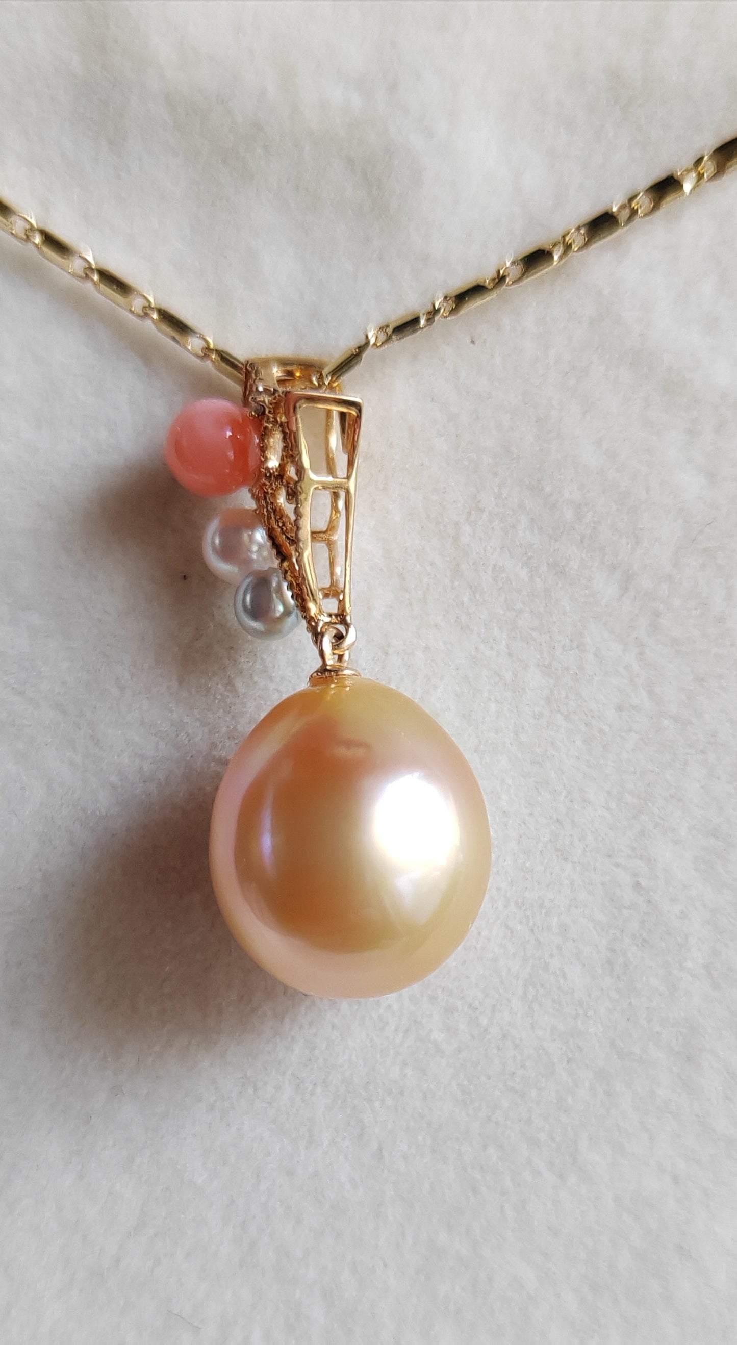 'Sunset' 18k gold diamond pendant genuine golden south sea pearl and Coral