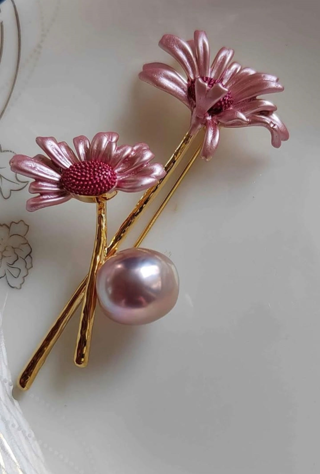 'Pink Lily' brooch genuine freshwater pearl 10.4x11.2mm
