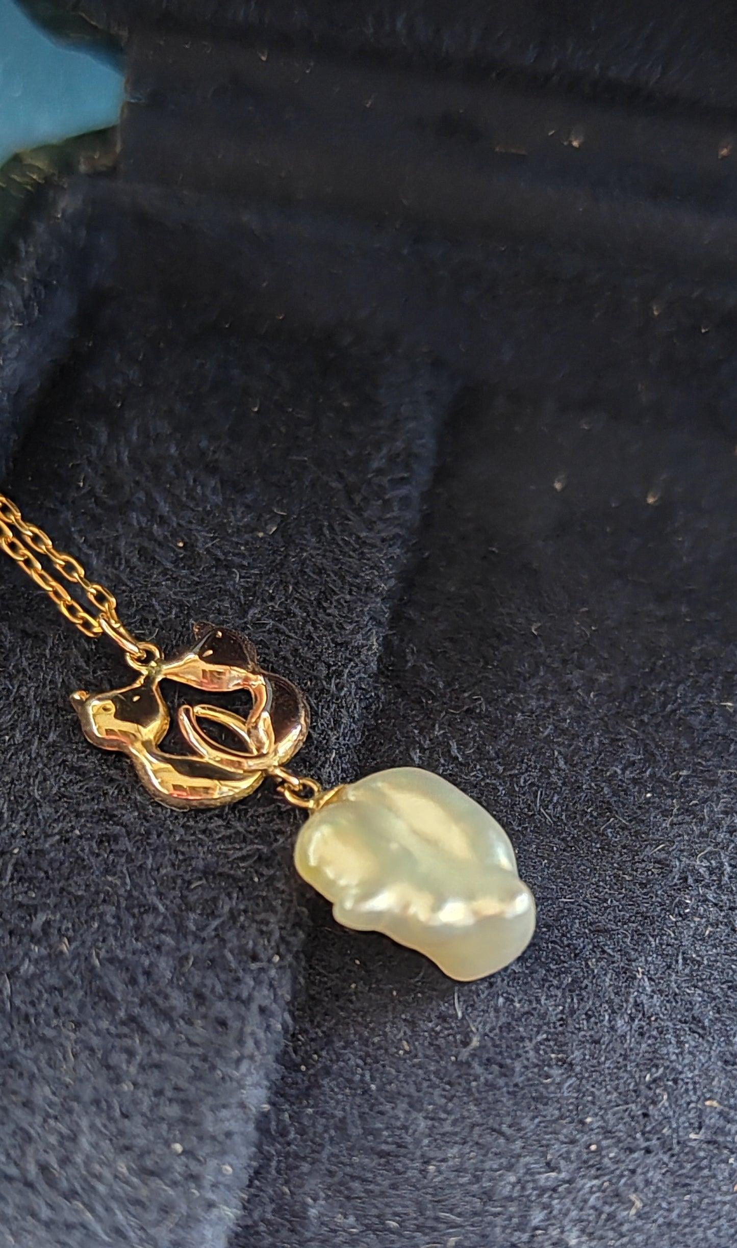 'Wild' Genuine Australian south sea Keshi 'Love cat' 10k necklace