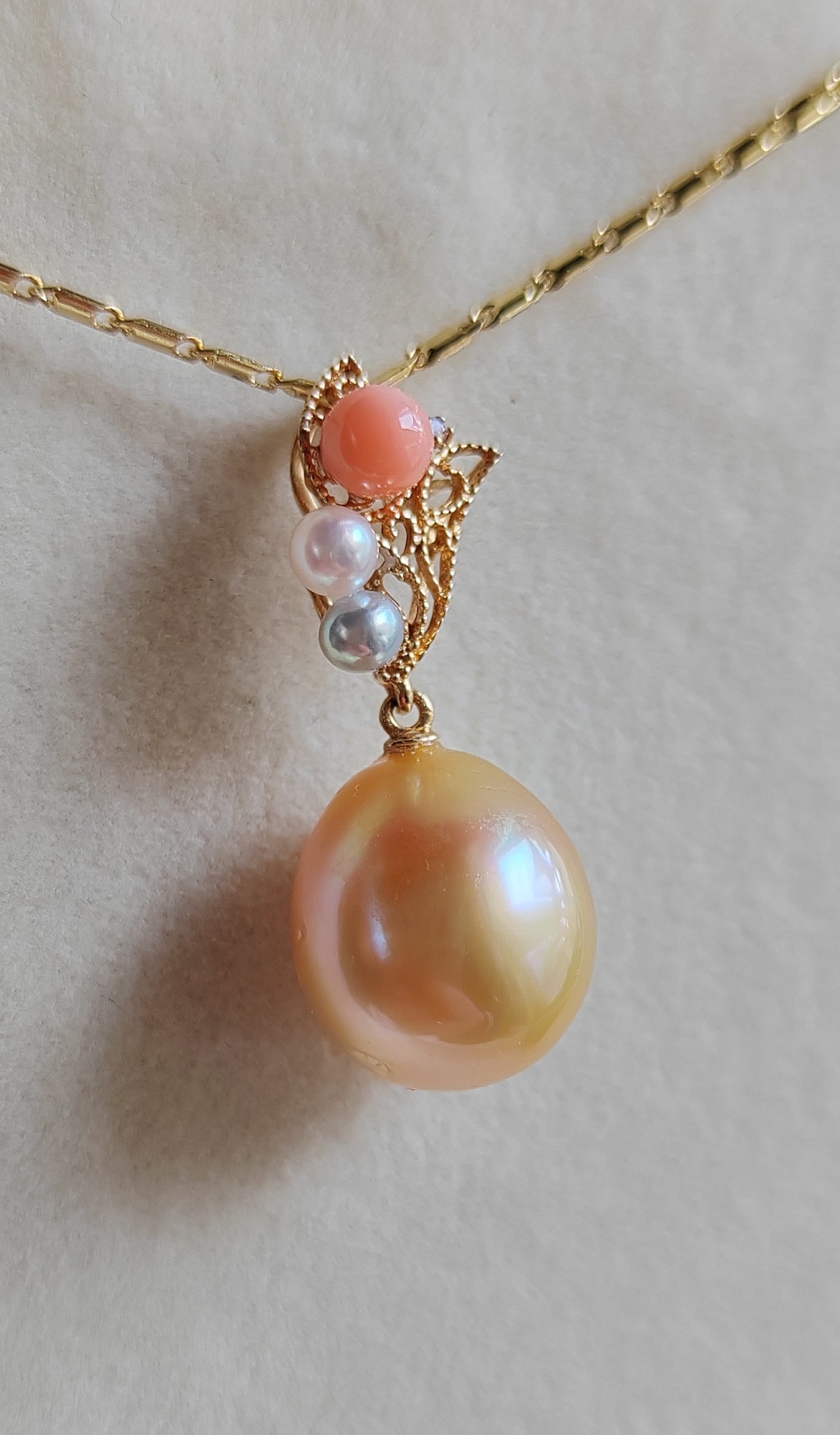 'Sunset' 18k gold diamond pendant genuine golden south sea pearl and Coral