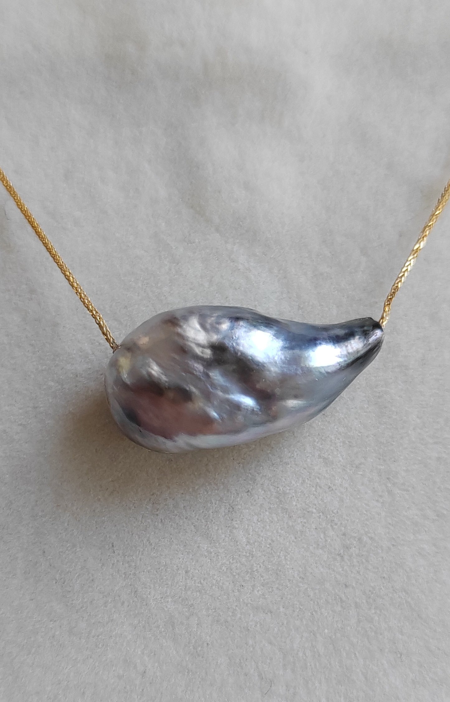 'Wild' 18k gold solitaire necklace Genuine tahitian Keshi pearl 11.2x22mm