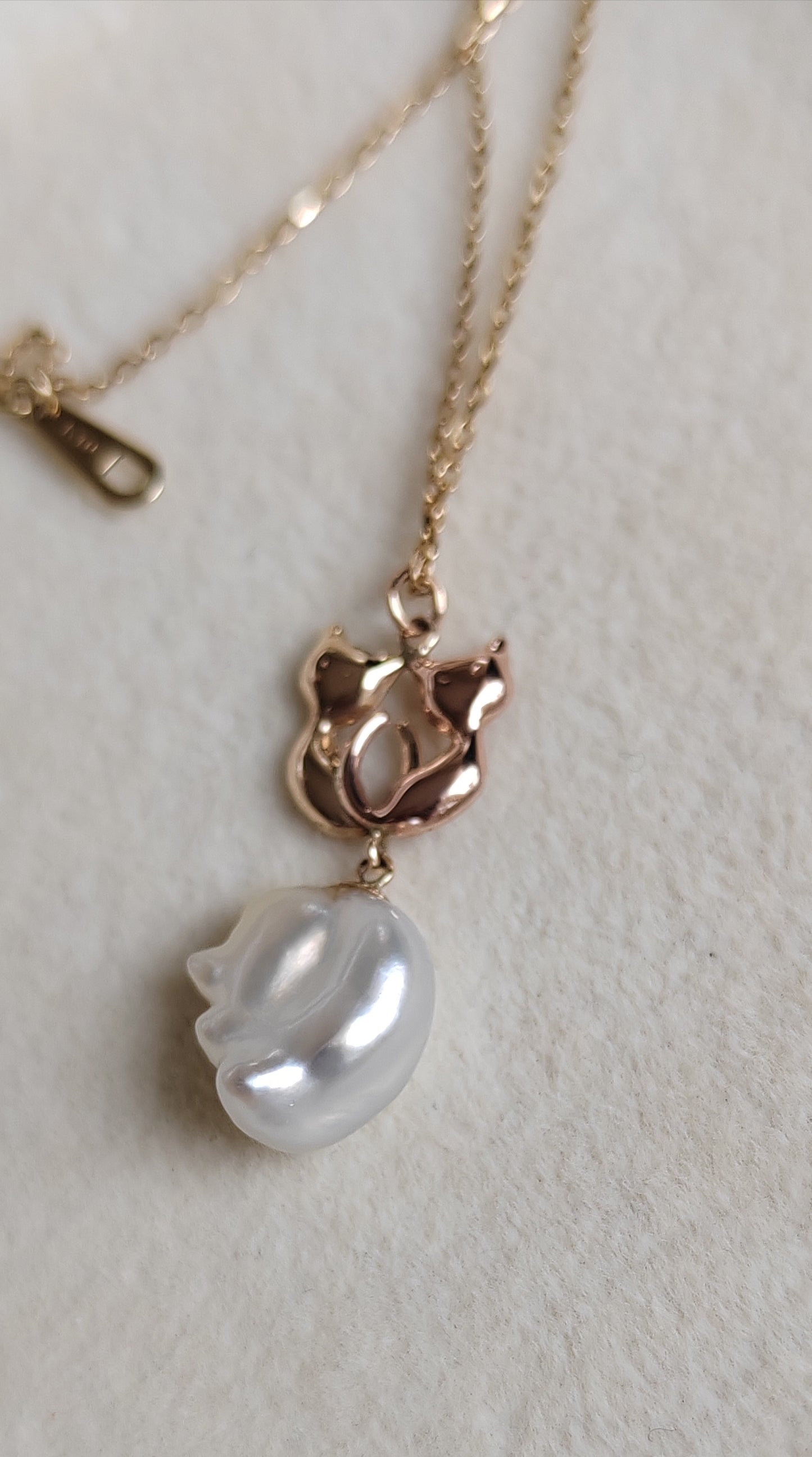 'Wild' Genuine Australian south sea Keshi 'Love cat' 10k necklace