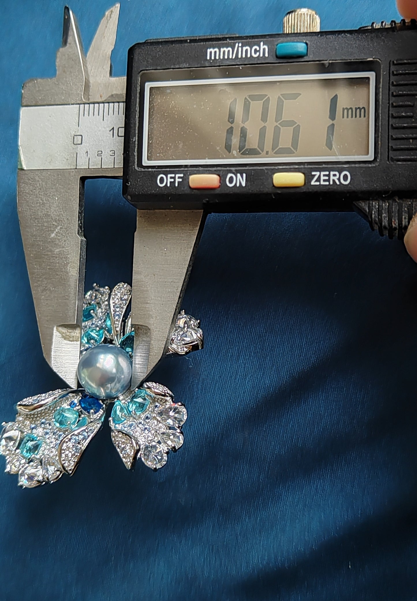 'Blue Butterfly' genuine tahitian sea pearl 10.6mm stunning brooch