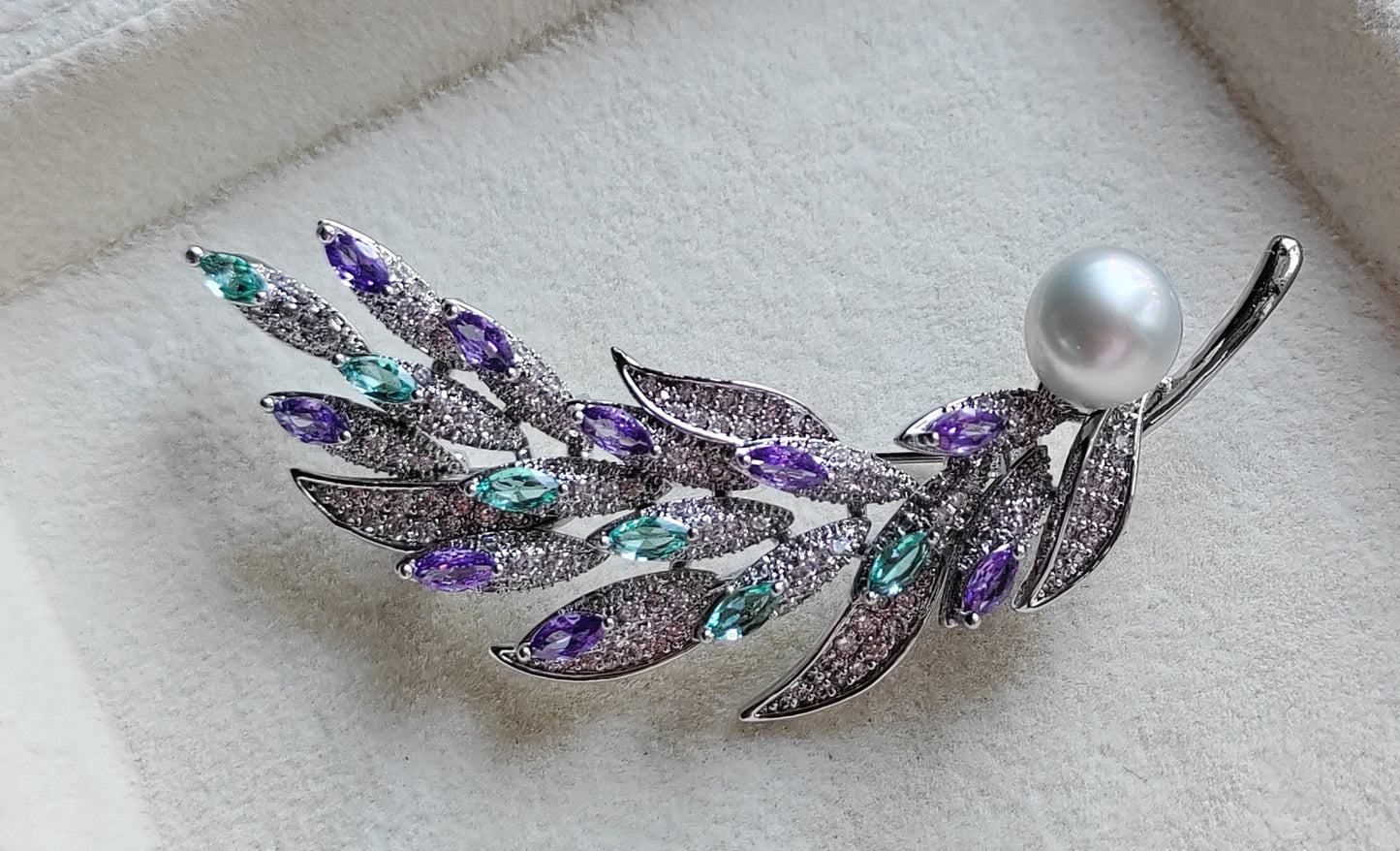 'Violetear' brooch genuine south sea white pearl 9.1mm