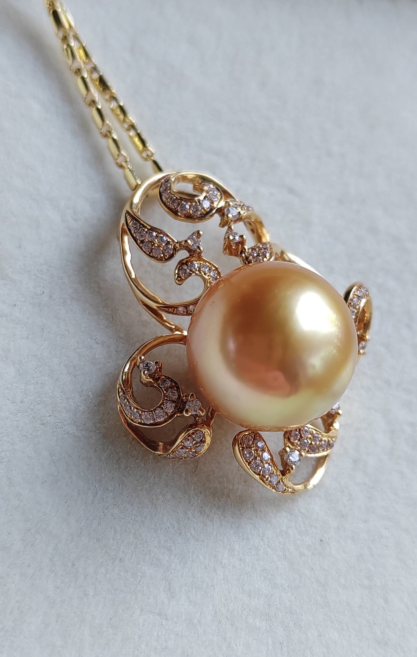 'Rococo' 14k gold pendant genuine golden south sea pearl 12.8mm Round