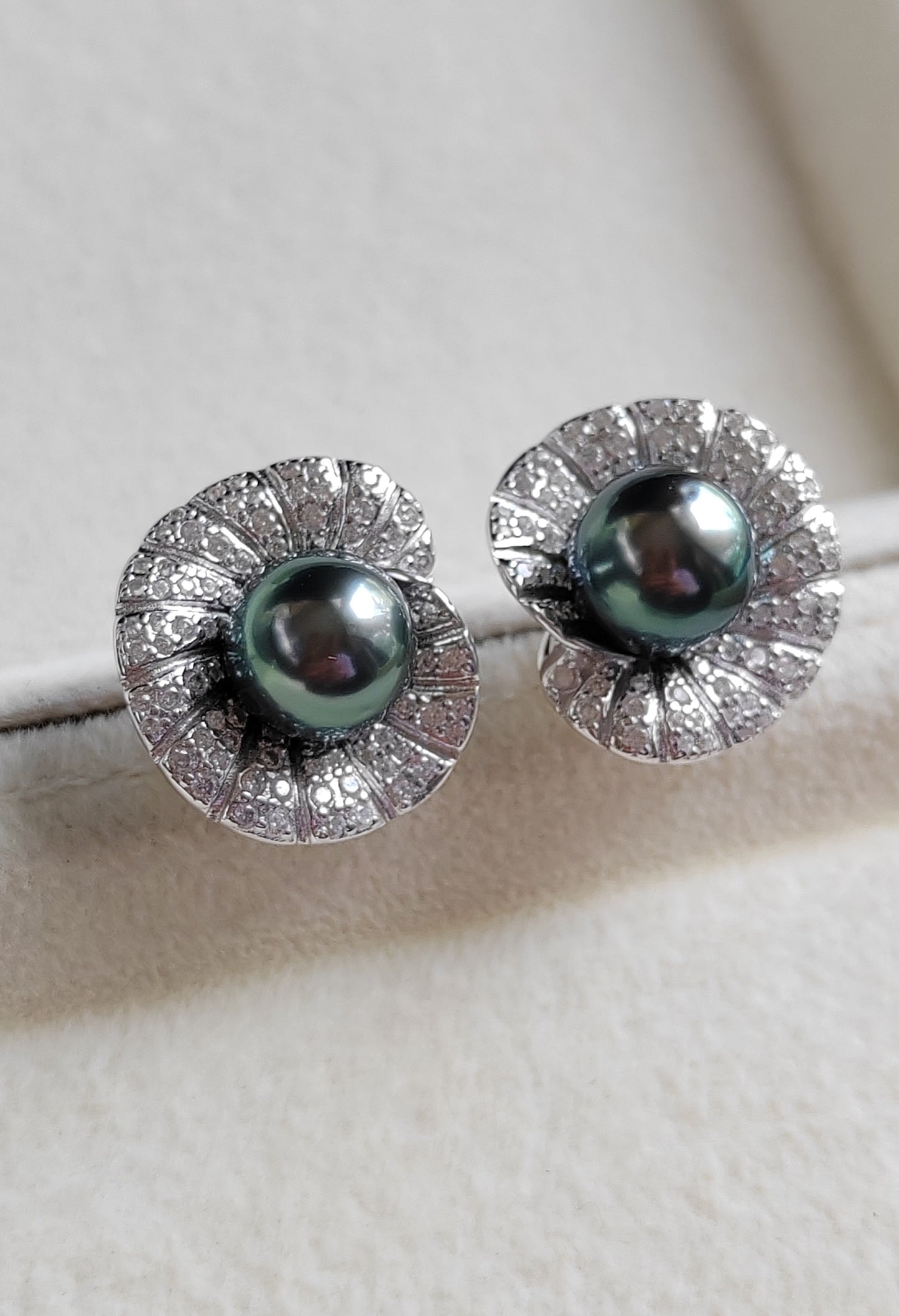 'Green lotus' earrings genuine tahitian south sea pearls 9.1mm