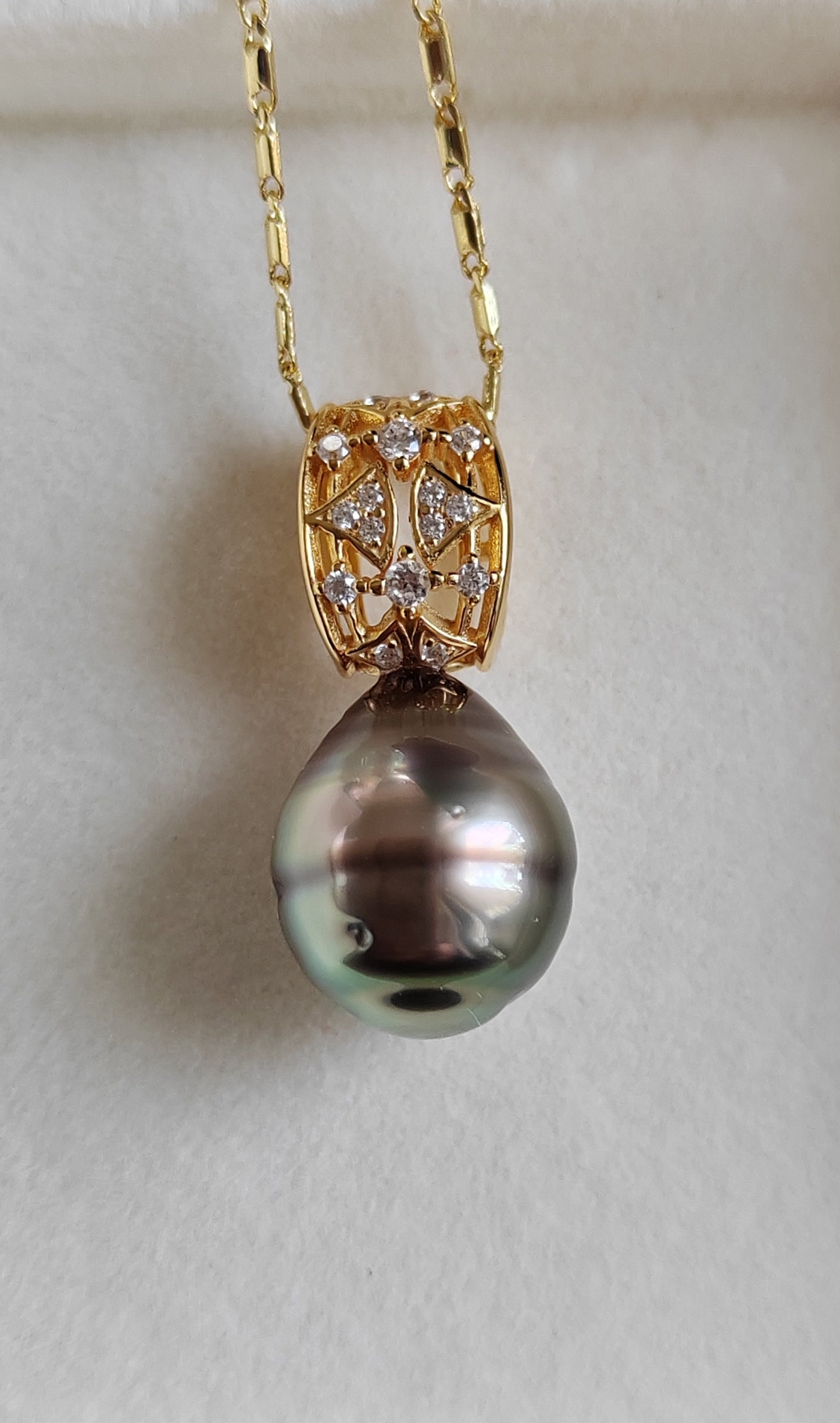 11.2x13.6mm Genuine Mangareva Tahitian sea pearl 'Light Neon' pendant
