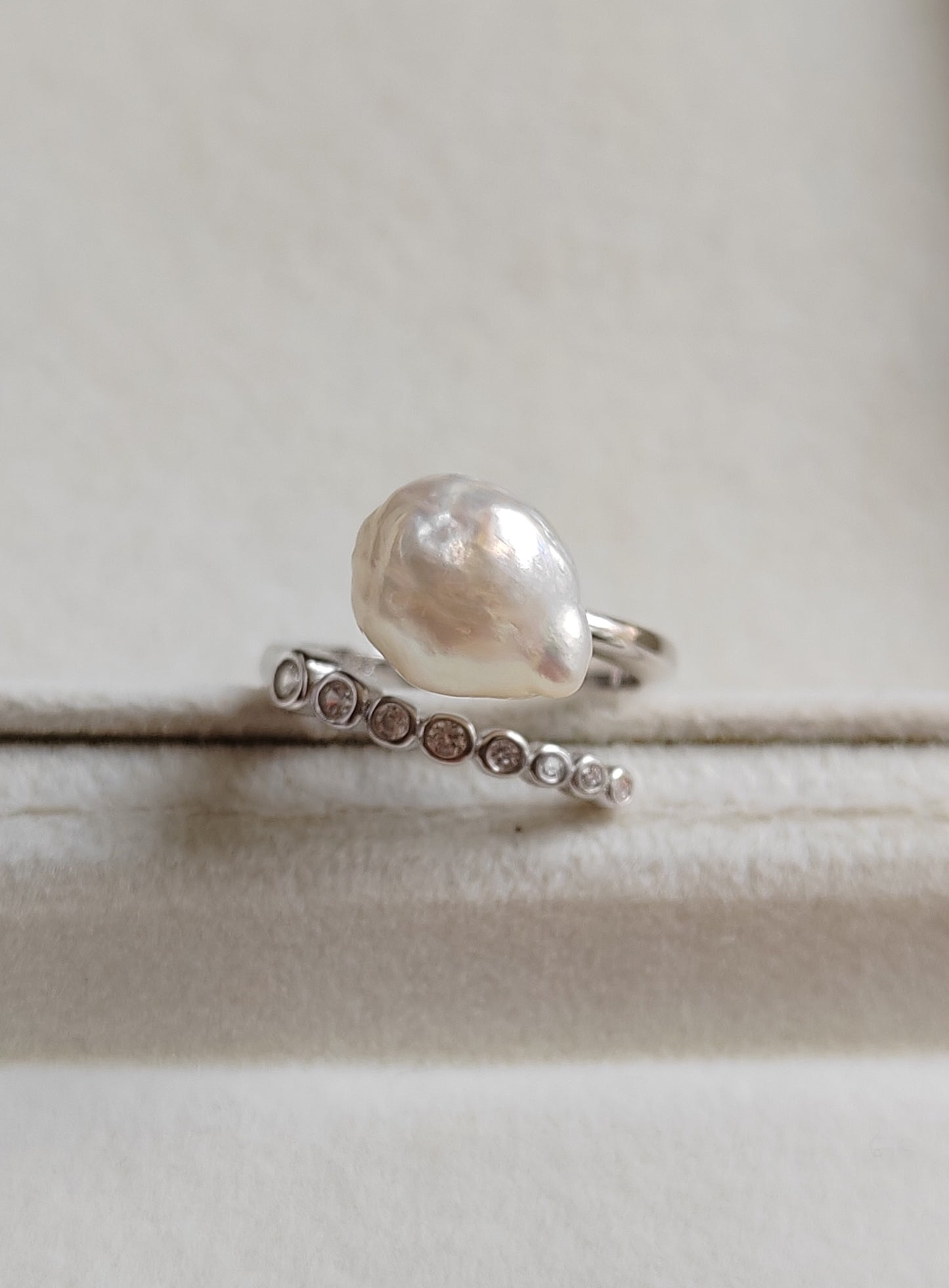 'Wild Lily' Silver ring genuine Keshi south sea white pearl 6ct