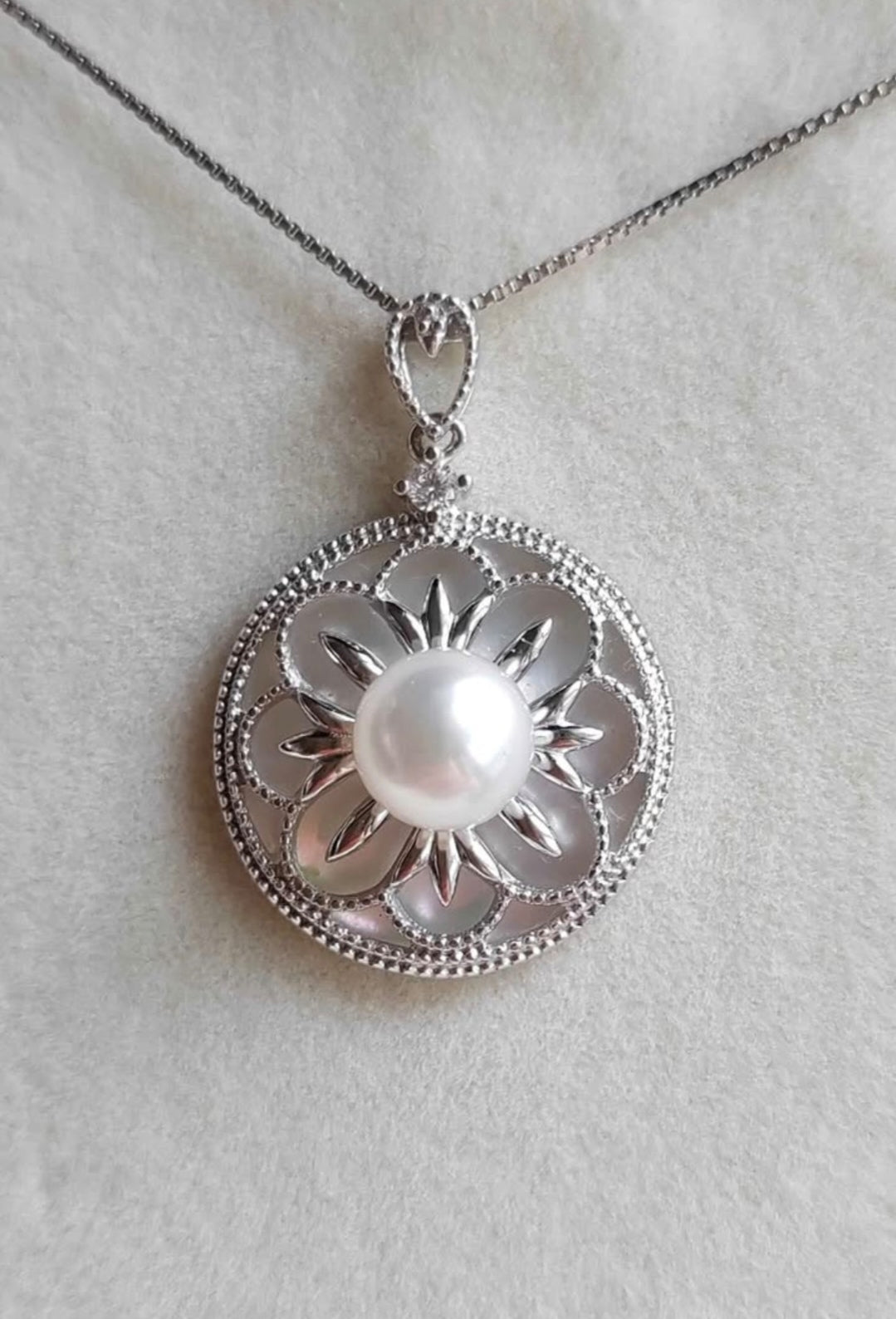 Genuine Japanese akoya pearl & mother of pearl necklace