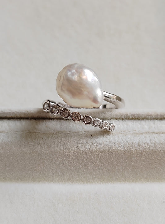 'Wild Lily' Silver ring genuine Keshi south sea white pearl 6ct