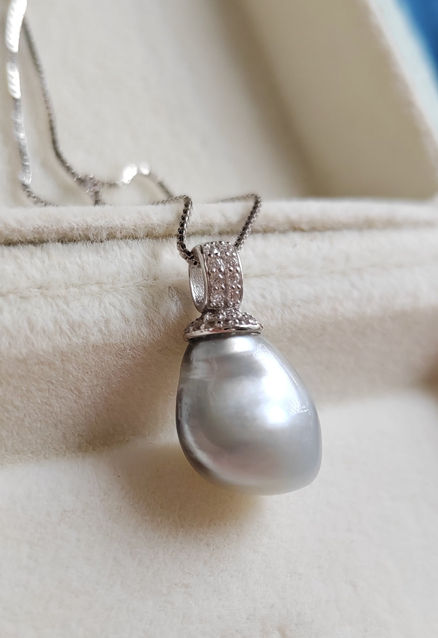 'Wild' Solitaire necklace Genuine Keshi south Sea white pearl 7ct