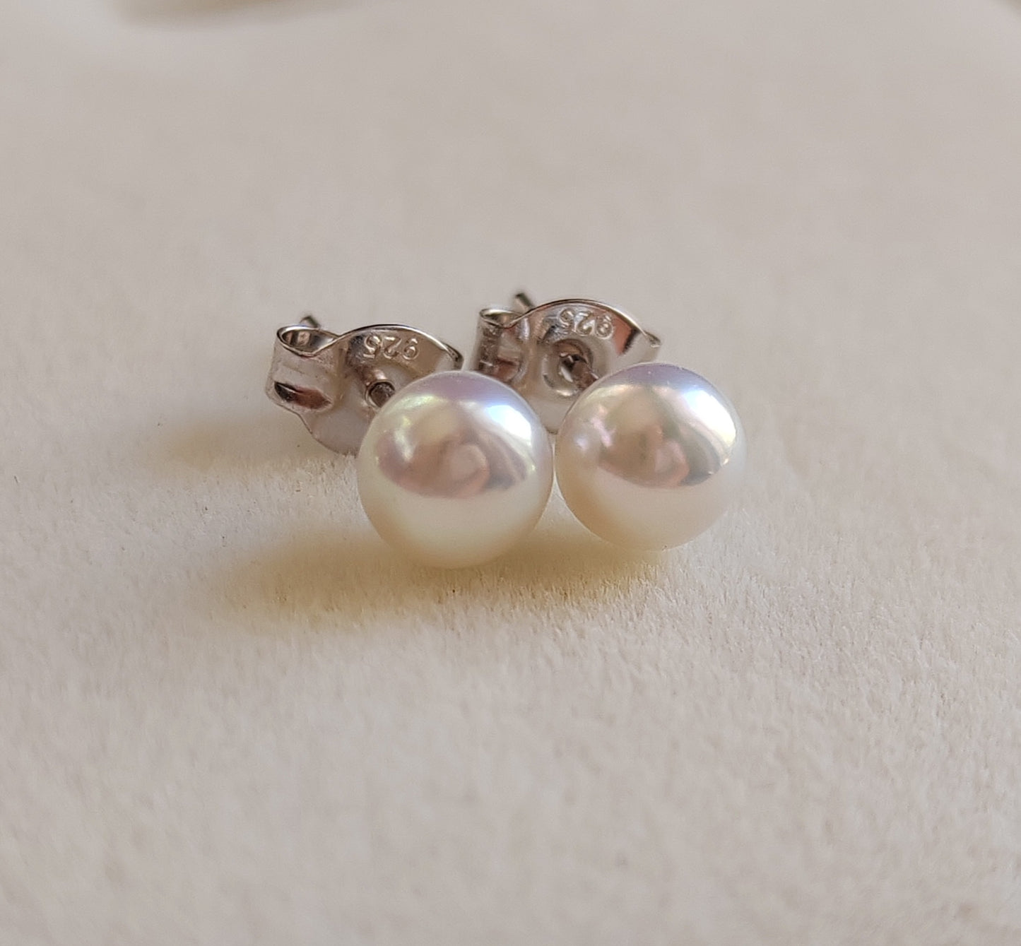 5.5-6mm Genuine freshwater pearls Essential earrings studs