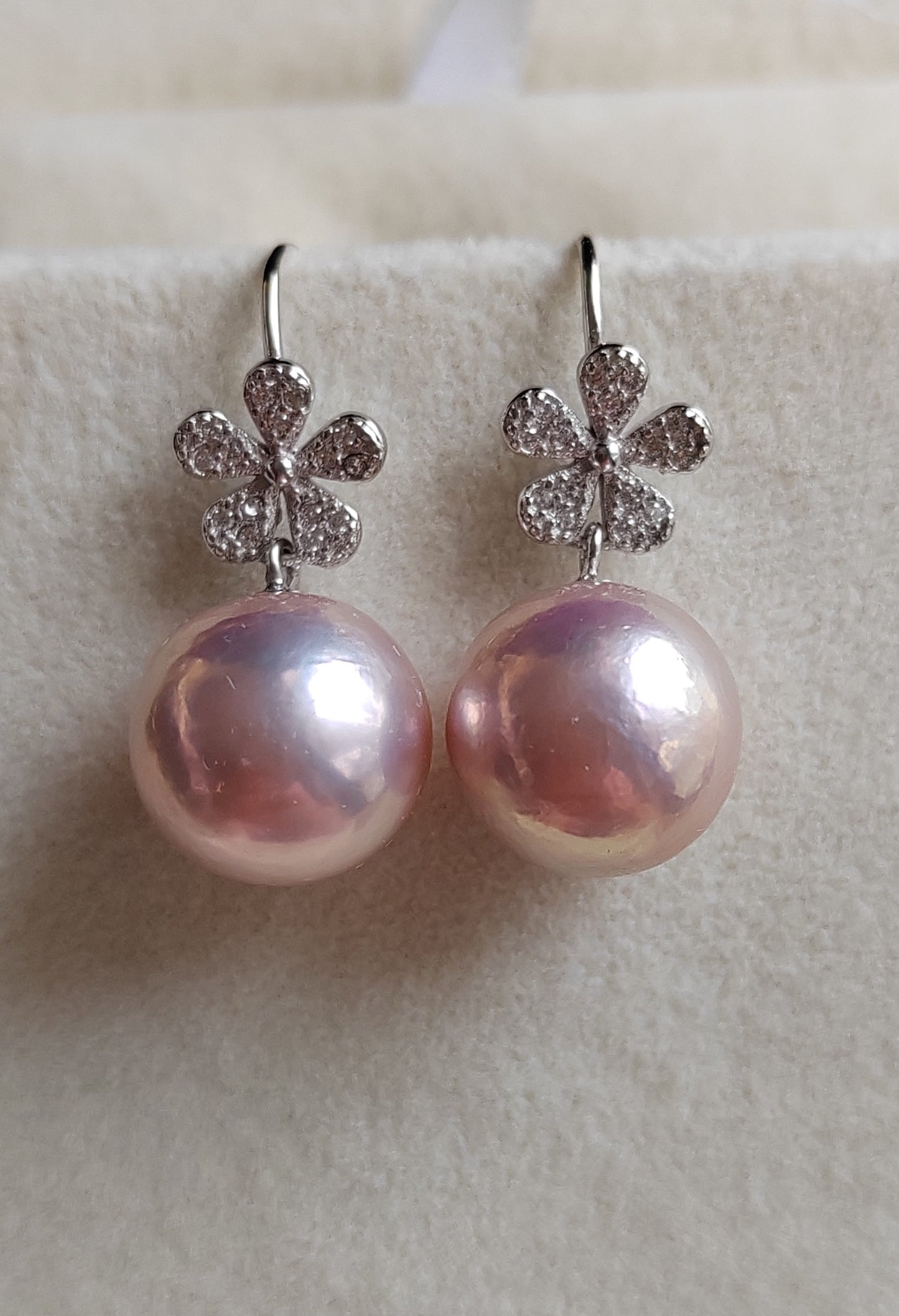 11.4mm Genuine freshwater pearls 'Flowers' earrings
