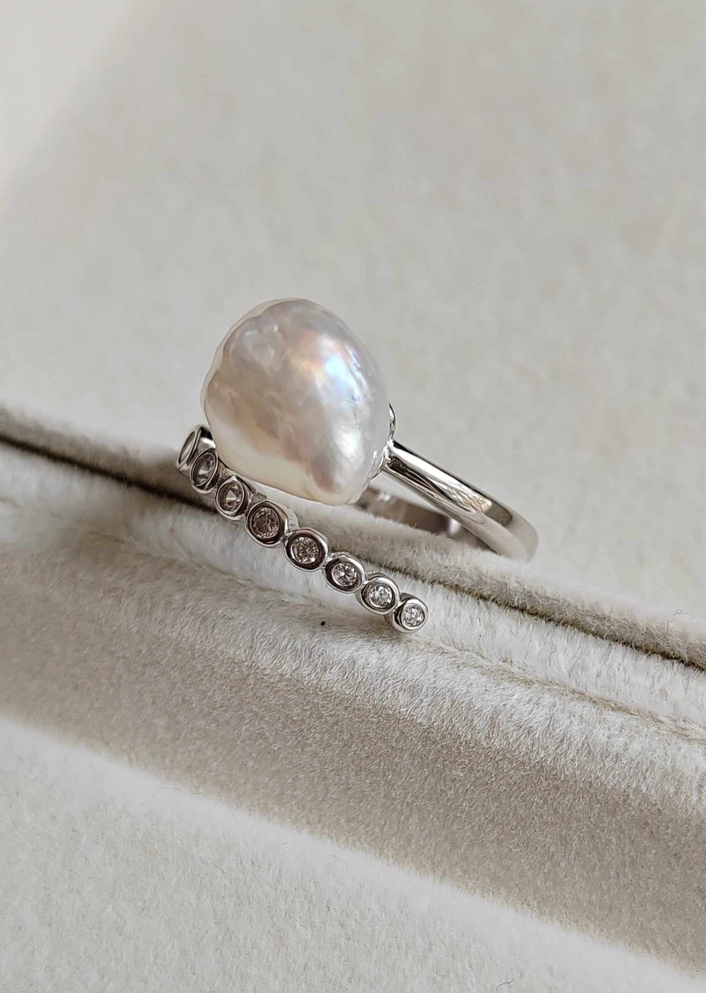 'Wild Lily' Silver ring genuine Keshi south sea white pearl 6ct