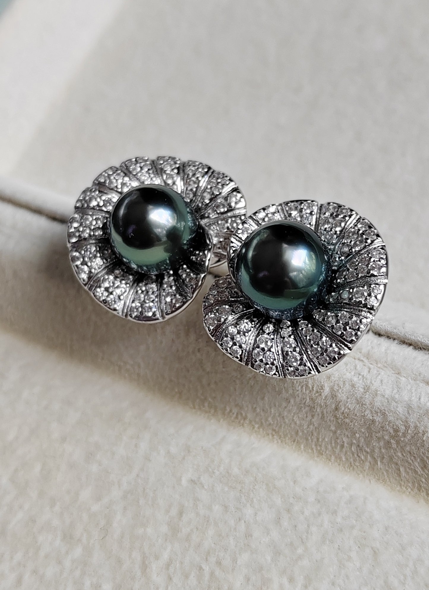 'Green lotus' earrings genuine tahitian south sea pearls 9.1mm
