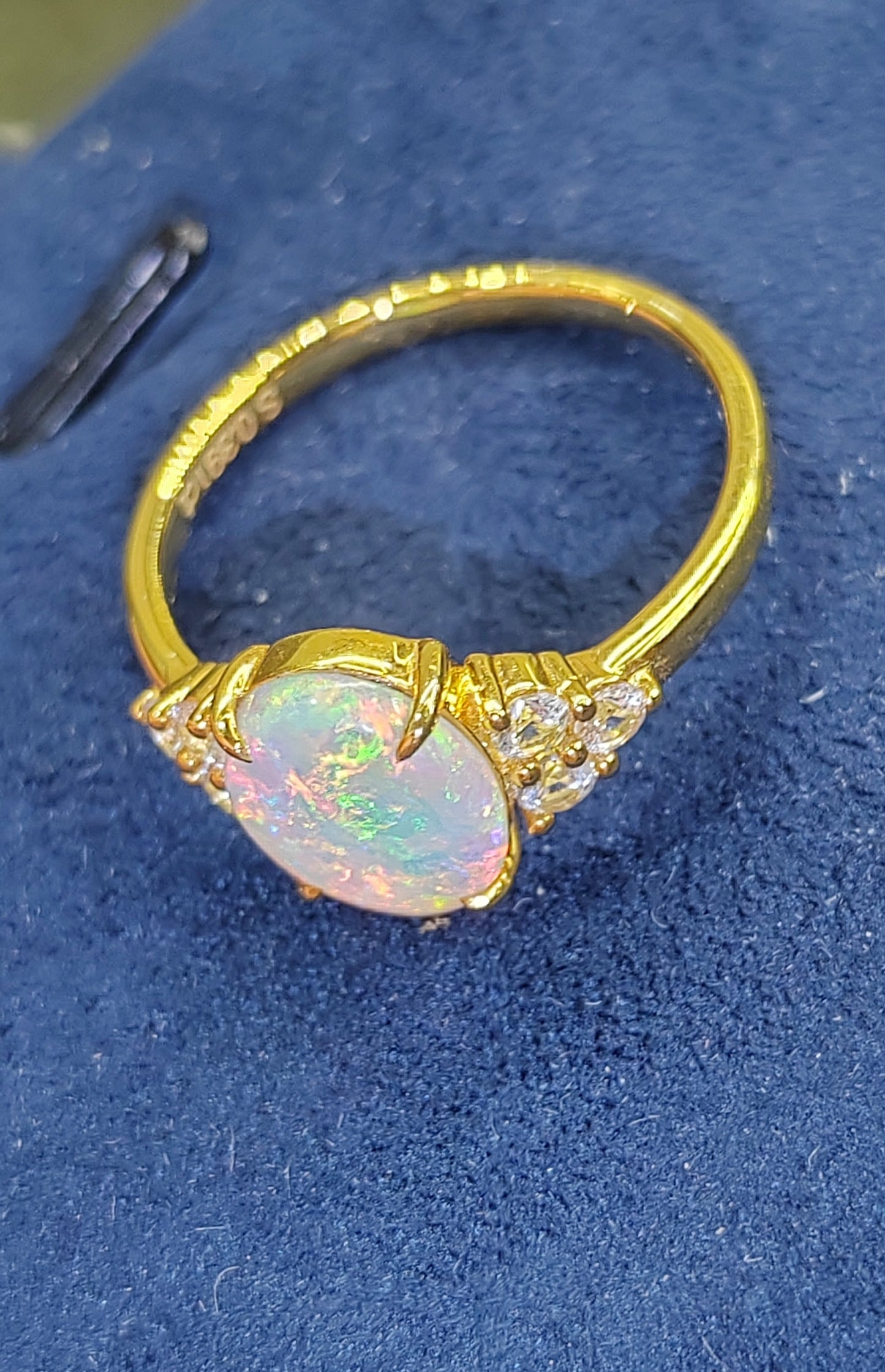 'Water Lily' 1.31ct Natural Solid Australian Crystal opal 9k gold ring